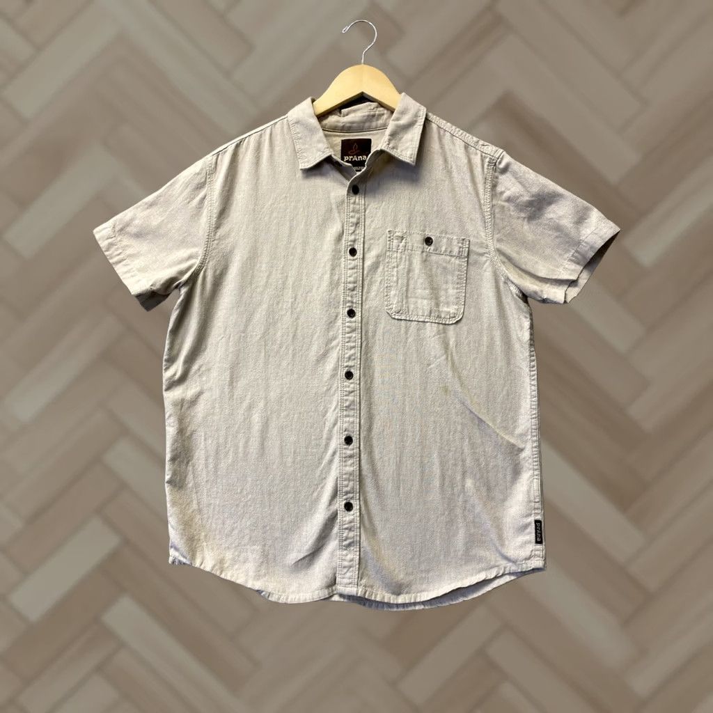 Prana prAna Button Shirt Mens Small Sand SS Button Up Lightweight Travel Shirts Men's/Sand/Travel/Lightweight/Short Sleeve/SS/0710 Size US S / EU 44-46 / 1 - 1 Thumbnail