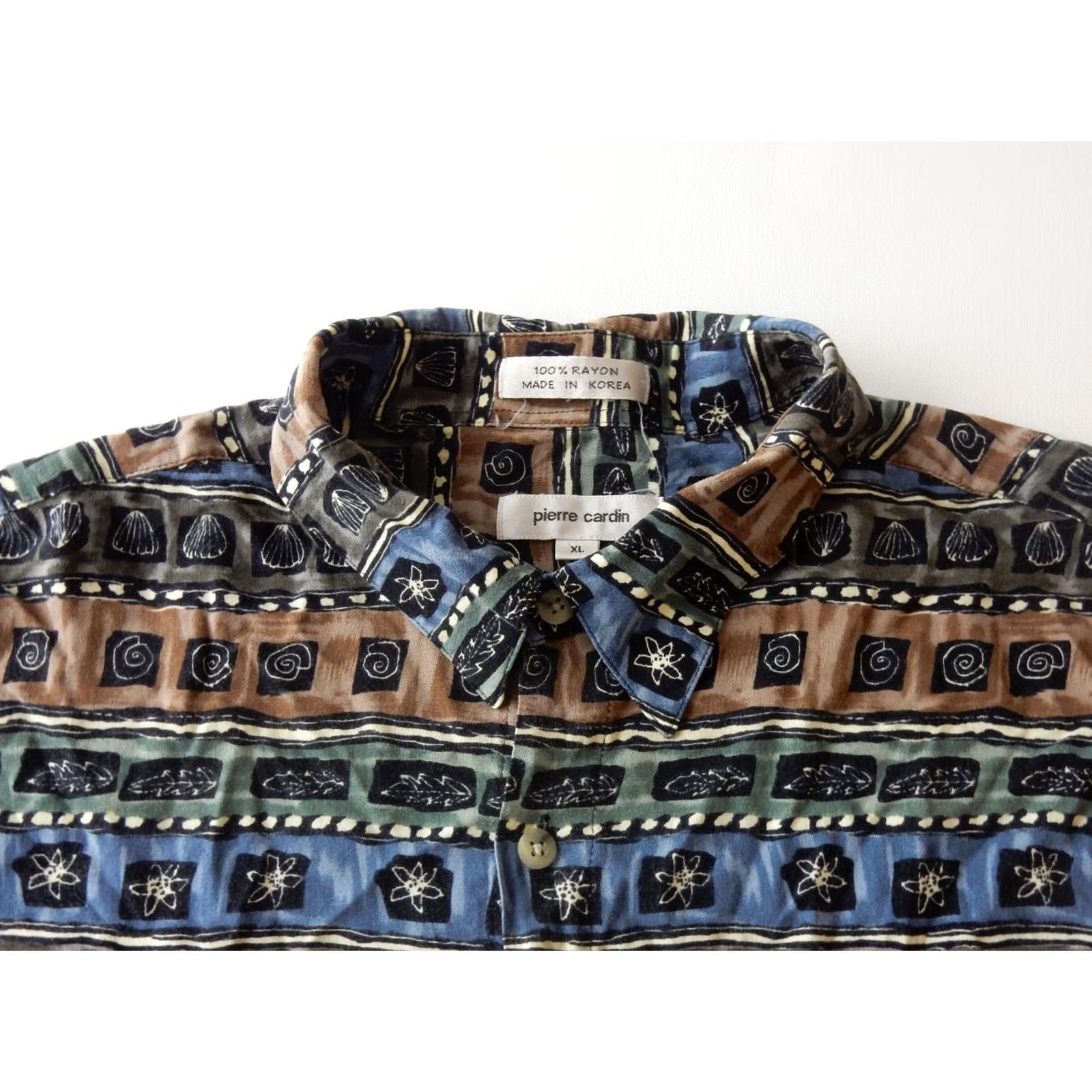 Pierre Cardin VINTAGE Pierre Cardin Men's Hawaiian Shirt XL Seashells Button-Up Short Sleeve Cotton Rayon Blue Adults Mens Size US XL / EU 56 / 4 - 2 Thumbnail