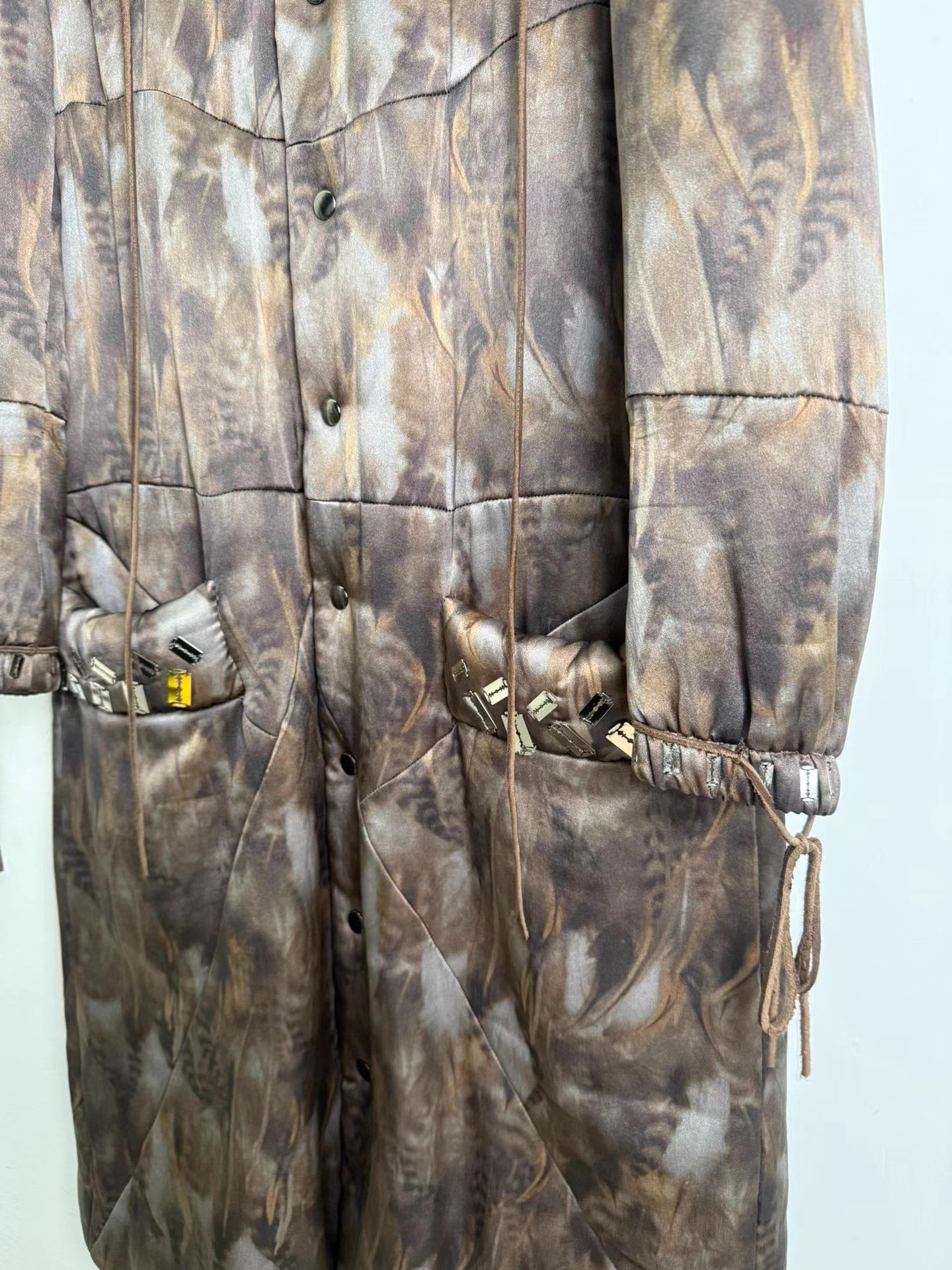 Undercover UNDERCOVER 100% Silk Coat with Blade Decorations K20 Size US M / EU 48-50 / 2 - 5 Thumbnail