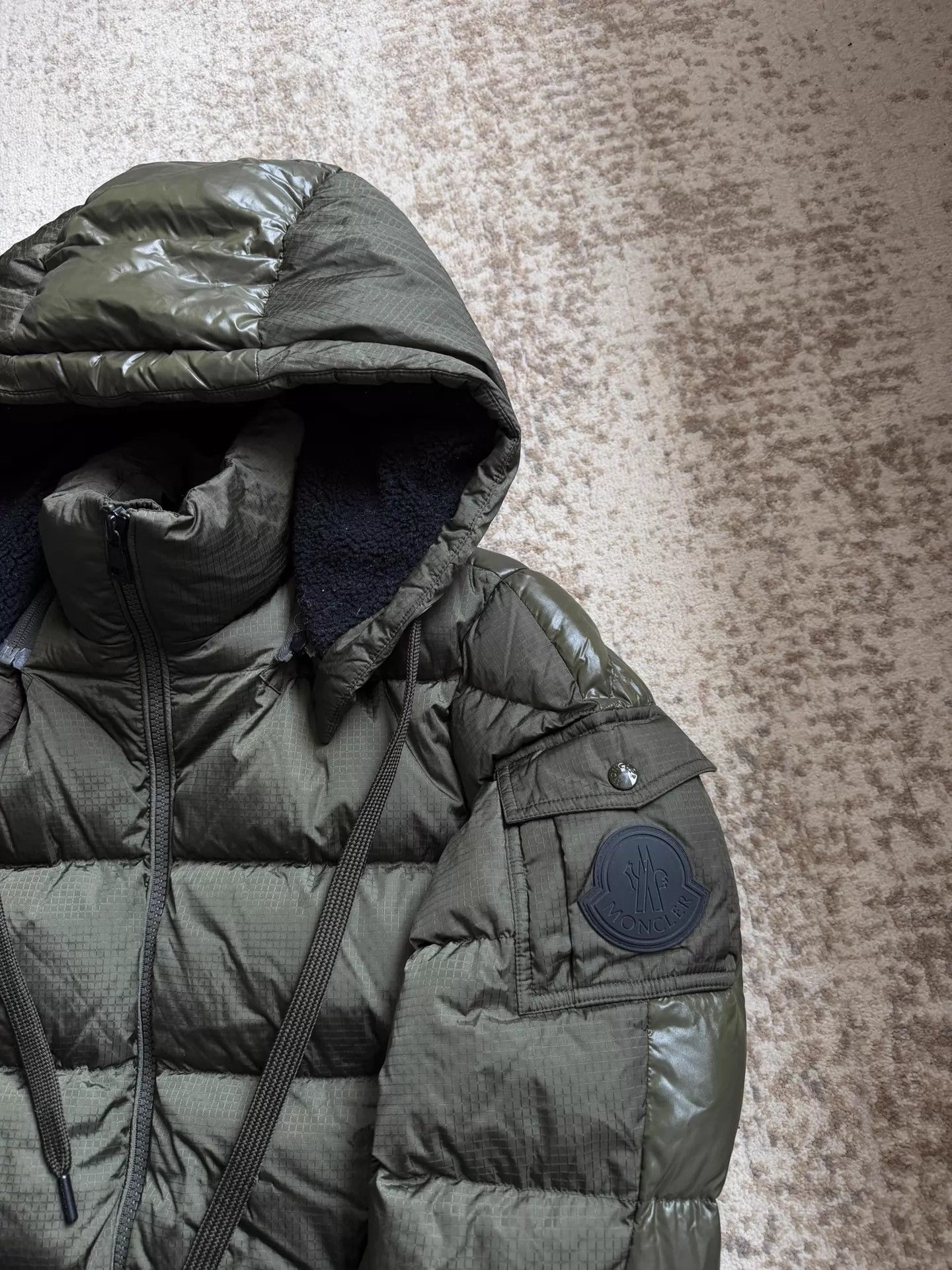Moncler Moncler military green down jacket size 2 exc cond Size XS / US 0-2 / IT 36-38 - 3 Thumbnail
