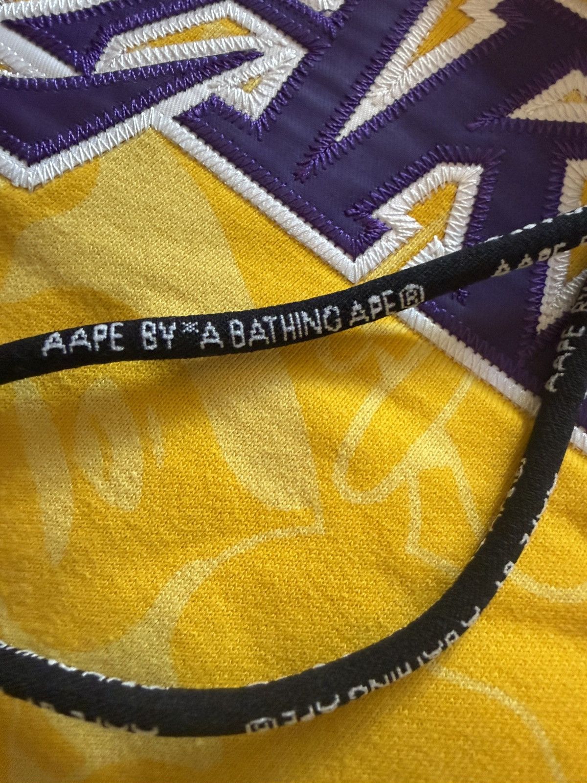 Bape × Mitchell & Ness × NBA AAPE By A Bathing Ape Lakers Hoodie Yellow Camo XL NBA MN Size US XL / EU 56 / 4 - 5 Thumbnail