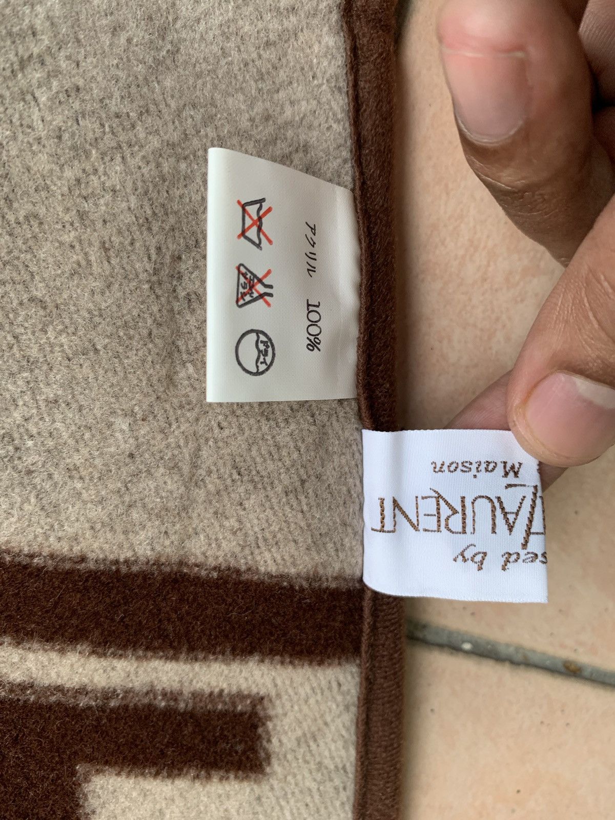 Yves Saint Laurent Authentic yves saint laurent blanket carpet Size ONE SIZE - 6 Thumbnail