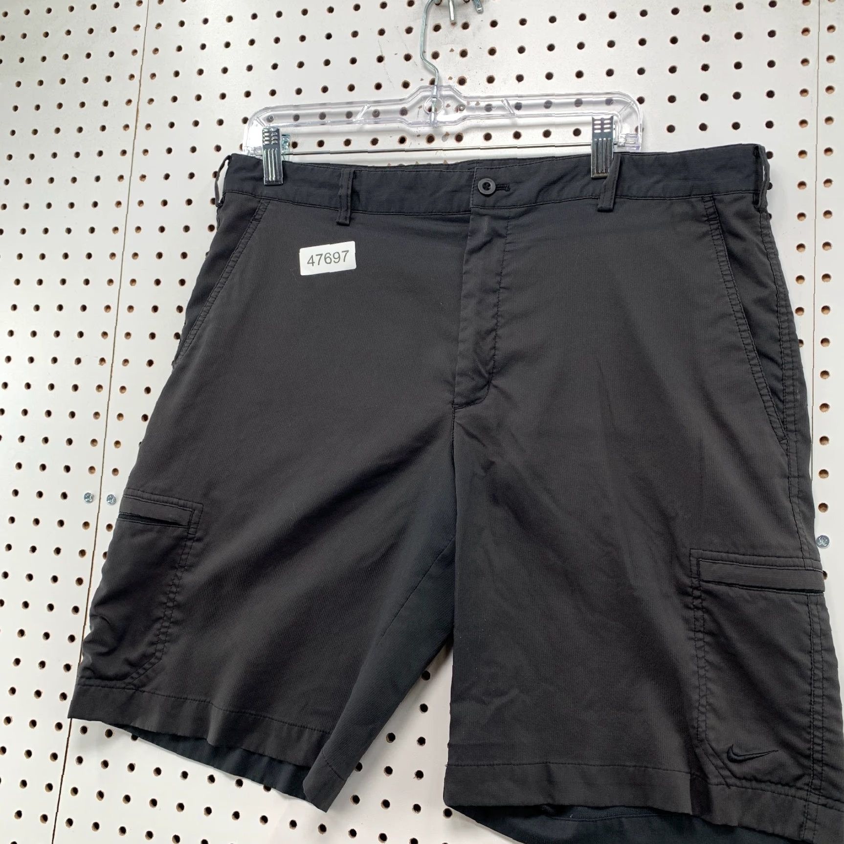 Nike Nike Golf Cargo Shorts Mens 36 Black Pockets Active Preppy 36x11 Size US 36 / EU 52 - 4 Thumbnail