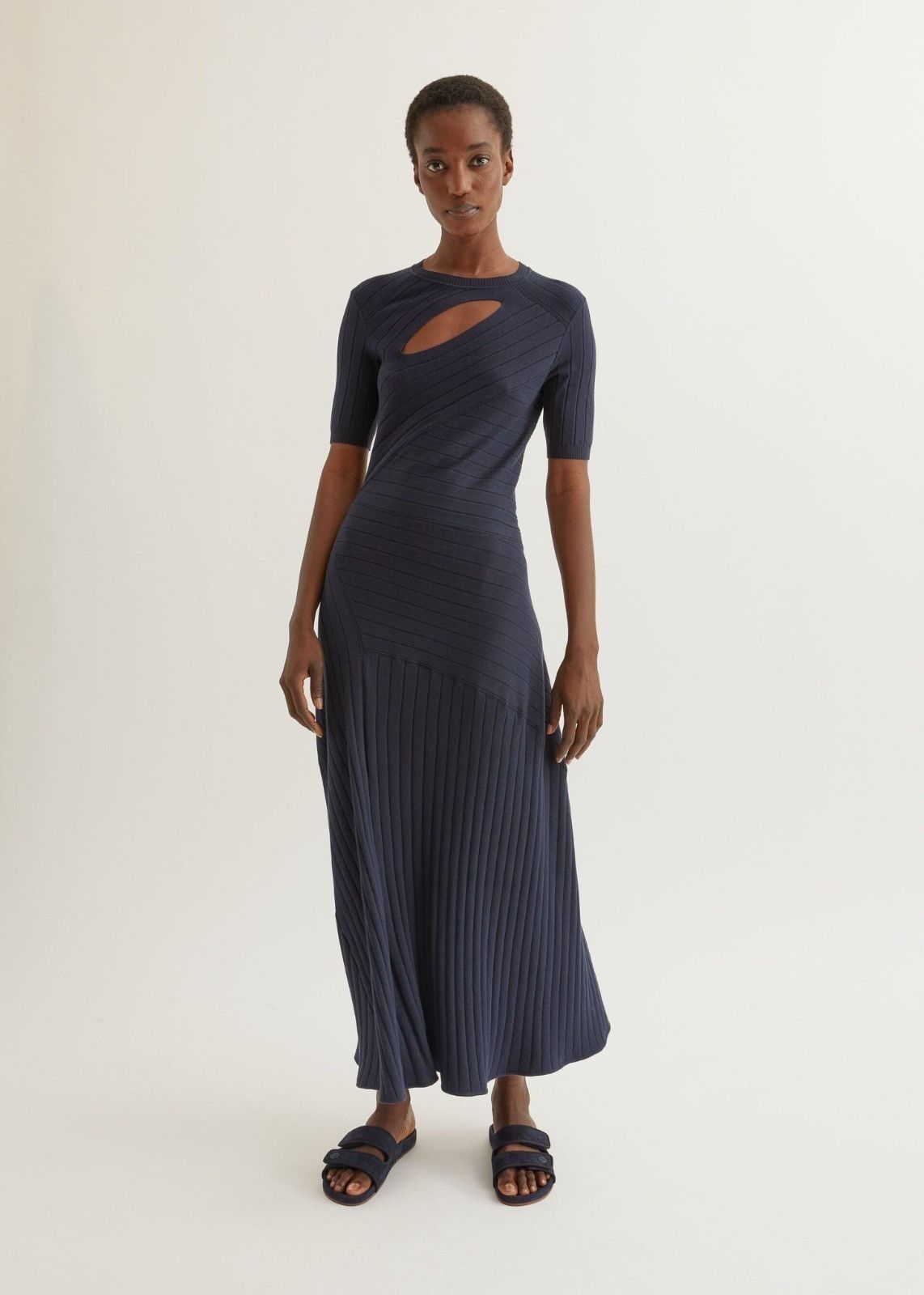 Loro Piana o1srvl11e0824 Providence Knitted Maxi Dress in Navy Blue Size M / US 6-8 / IT 42-44 - 1 Thumbnail
