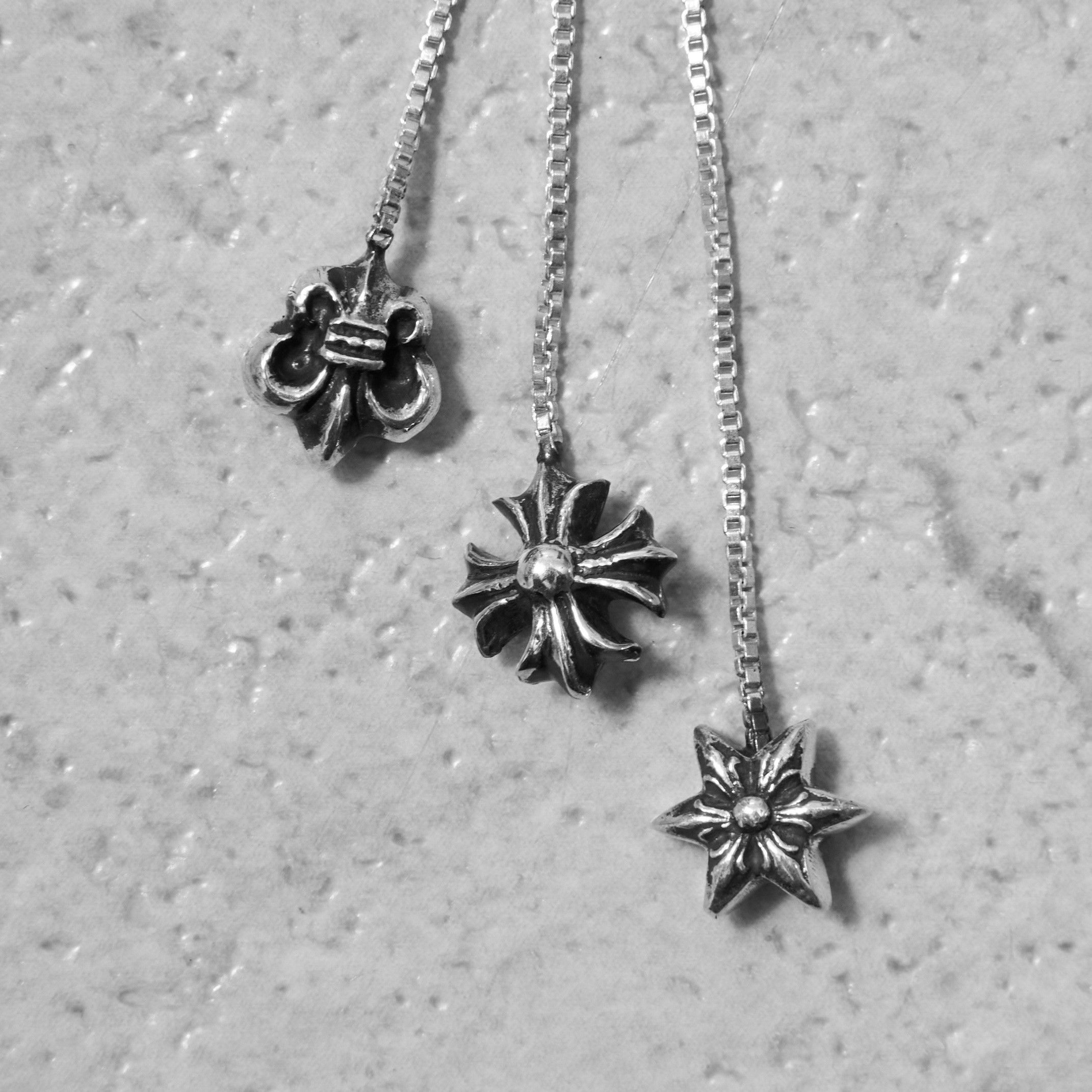 アクセサリー CHROME HEARTS Earrings JOJO 3 Charm Chrome Hearts Chrome Hearts Three-Charm Jojo Earrings | Grailed