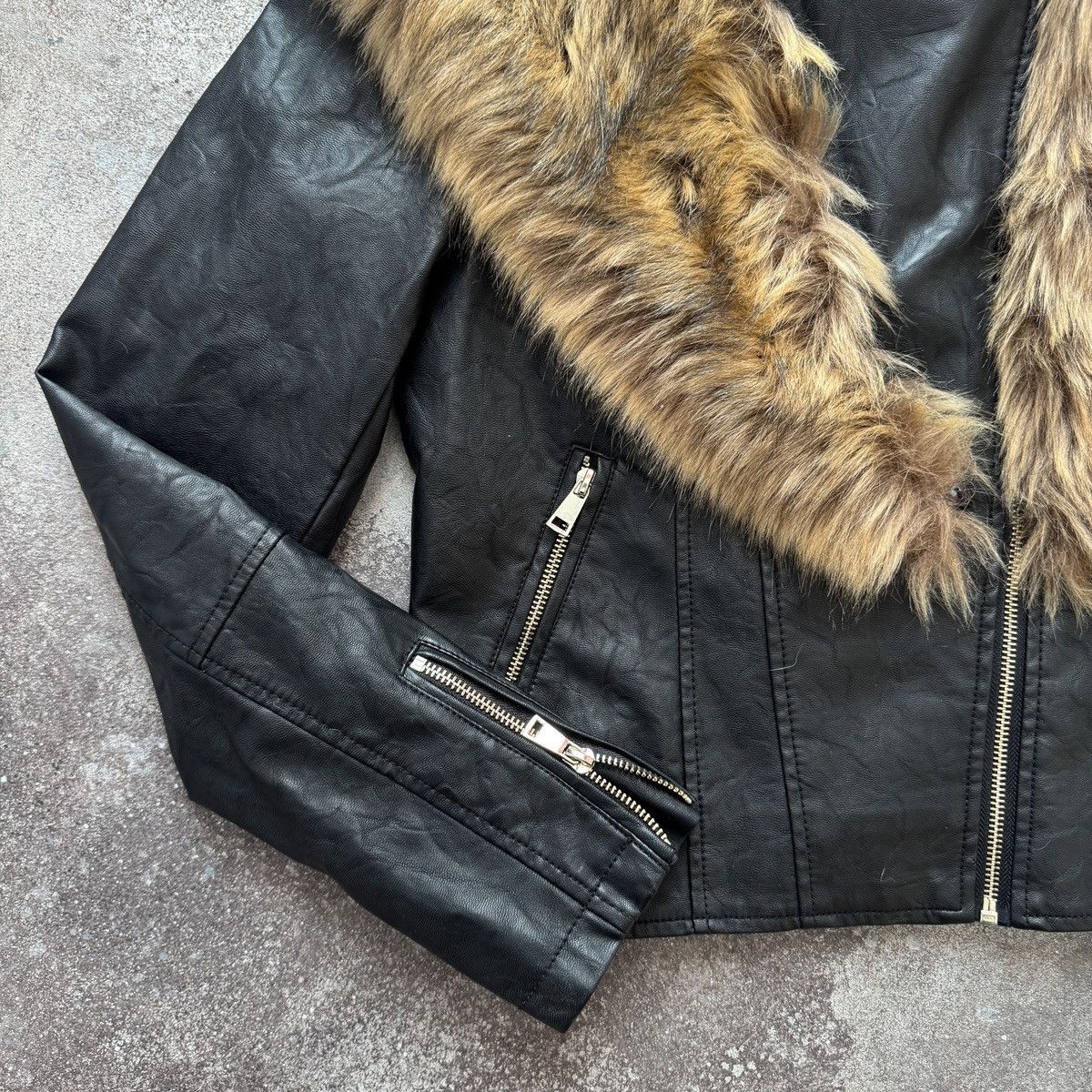 River Island River Island Vintage Y2K Faux Fur Leather Biker Jacket Size M / US 6-8 / IT 42-44 - 7 Thumbnail