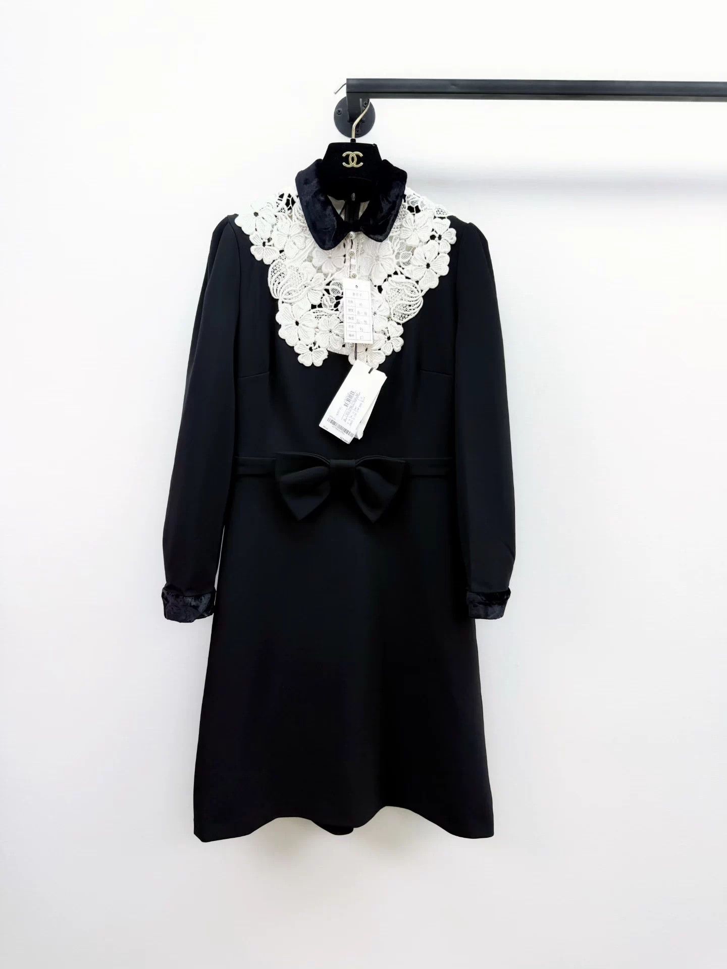 Gucci Gucci New w/Tags Lace Doll Collar Dress M Size M / US 6-8 / IT 42-44 - 1 Thumbnail