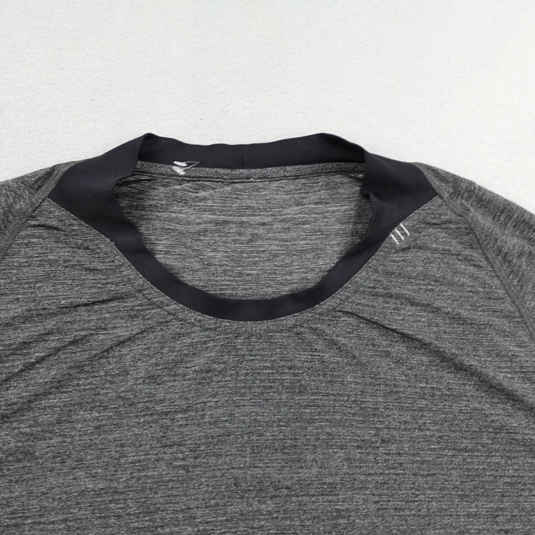 Lululemon Lululemon Shirt Mens Large Gray Lightweight Performance Athletic Workout Gym Size US L / EU 52-54 / 3 - 2 Thumbnail