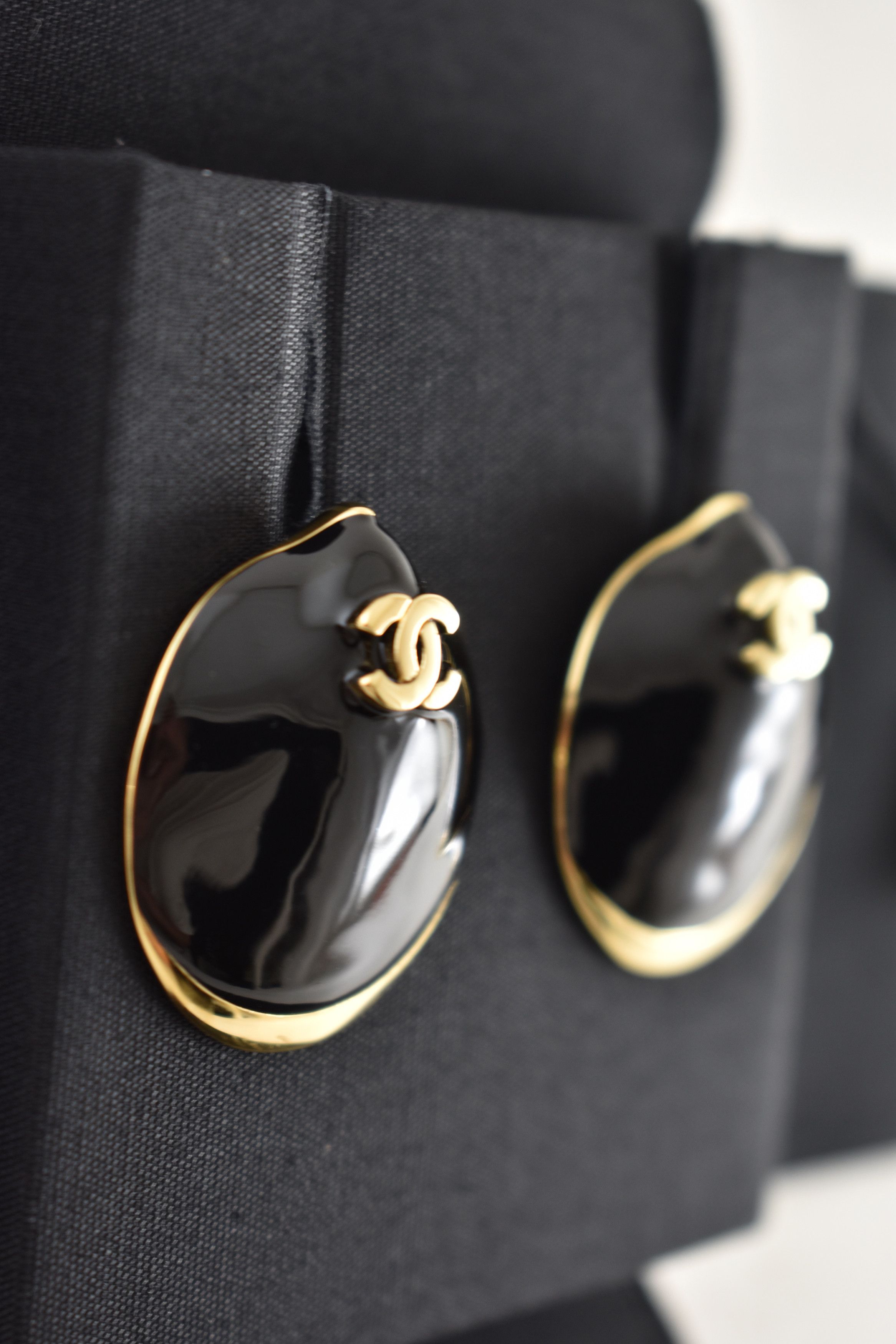 Chanel 26M Coco Beach Gold Shell Seashell CC Logo Dangle Earrings Size ONE SIZE - 15 Thumbnail