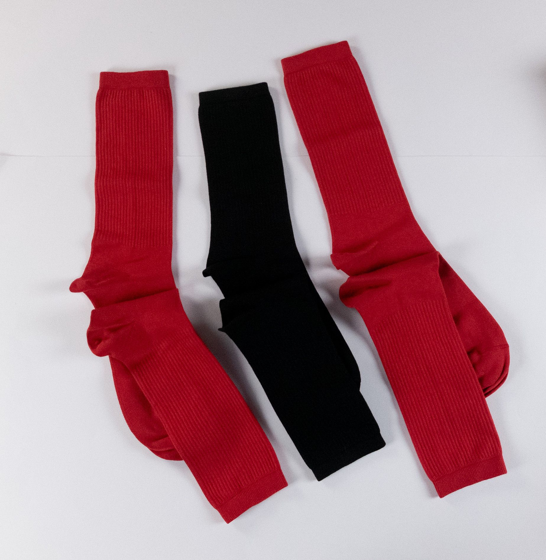 Givenchy GIVENCHY 3 pairs red black crew socks 10 - 13 US / 43 - 46 Size ONE SIZE - 3 Thumbnail
