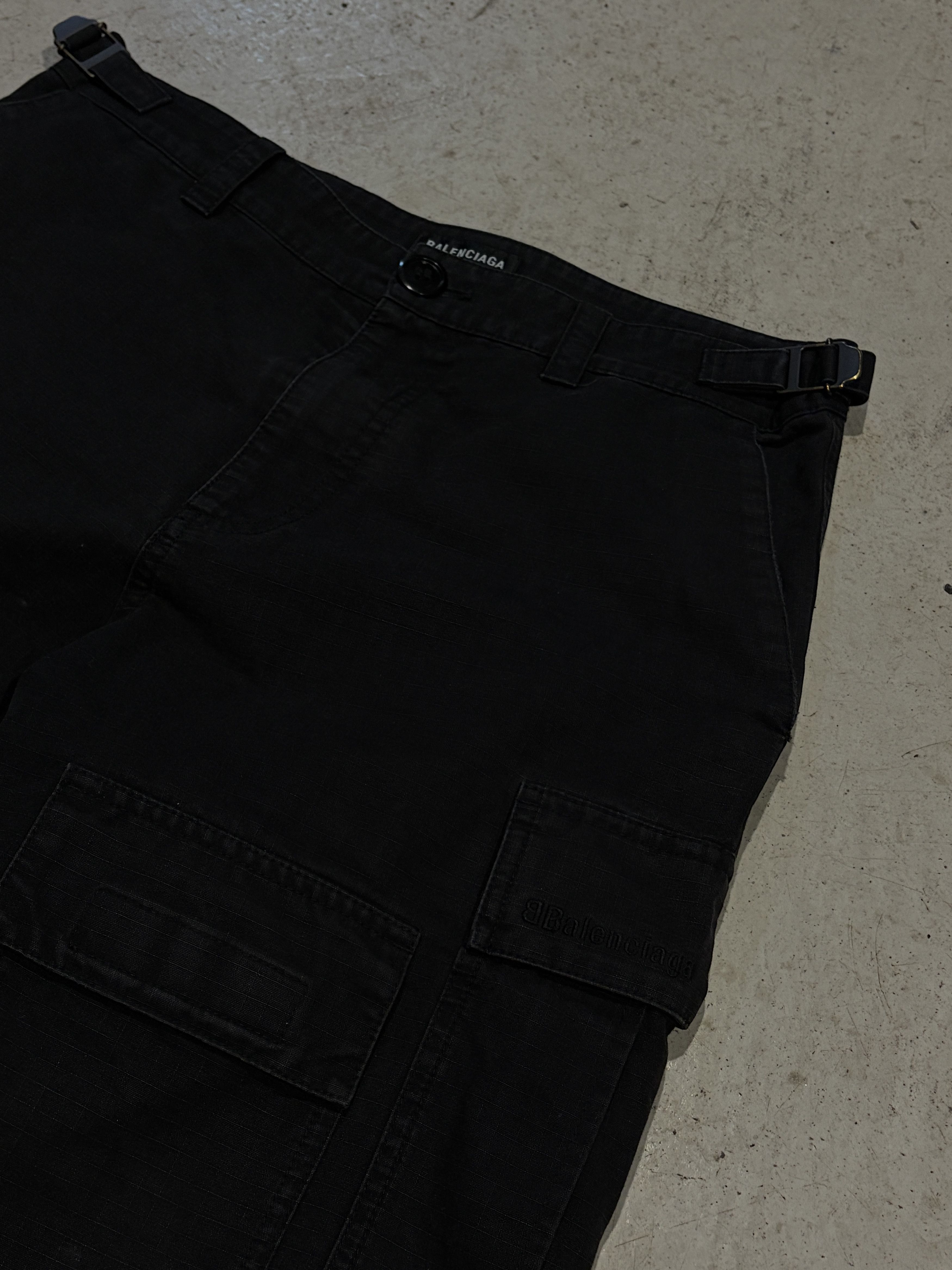 Balenciaga Balenciaga multi cargo transformer pants Size US 32 / EU 48 - 2 Thumbnail