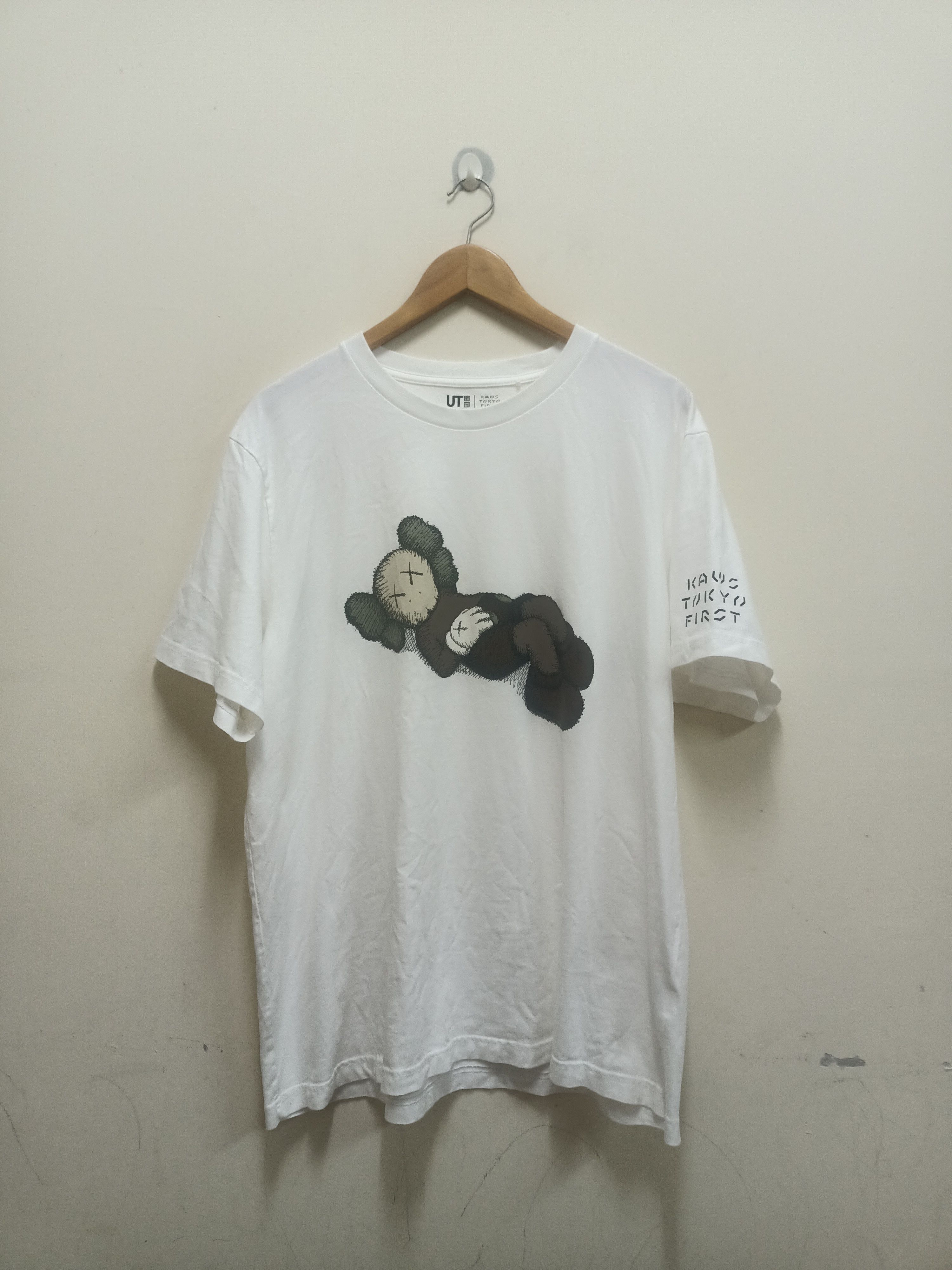 Japanese Brand Kaws Tokyo First t-shirt by Uniqlo Size US XXL / EU 58 / 5 - 1 Thumbnail