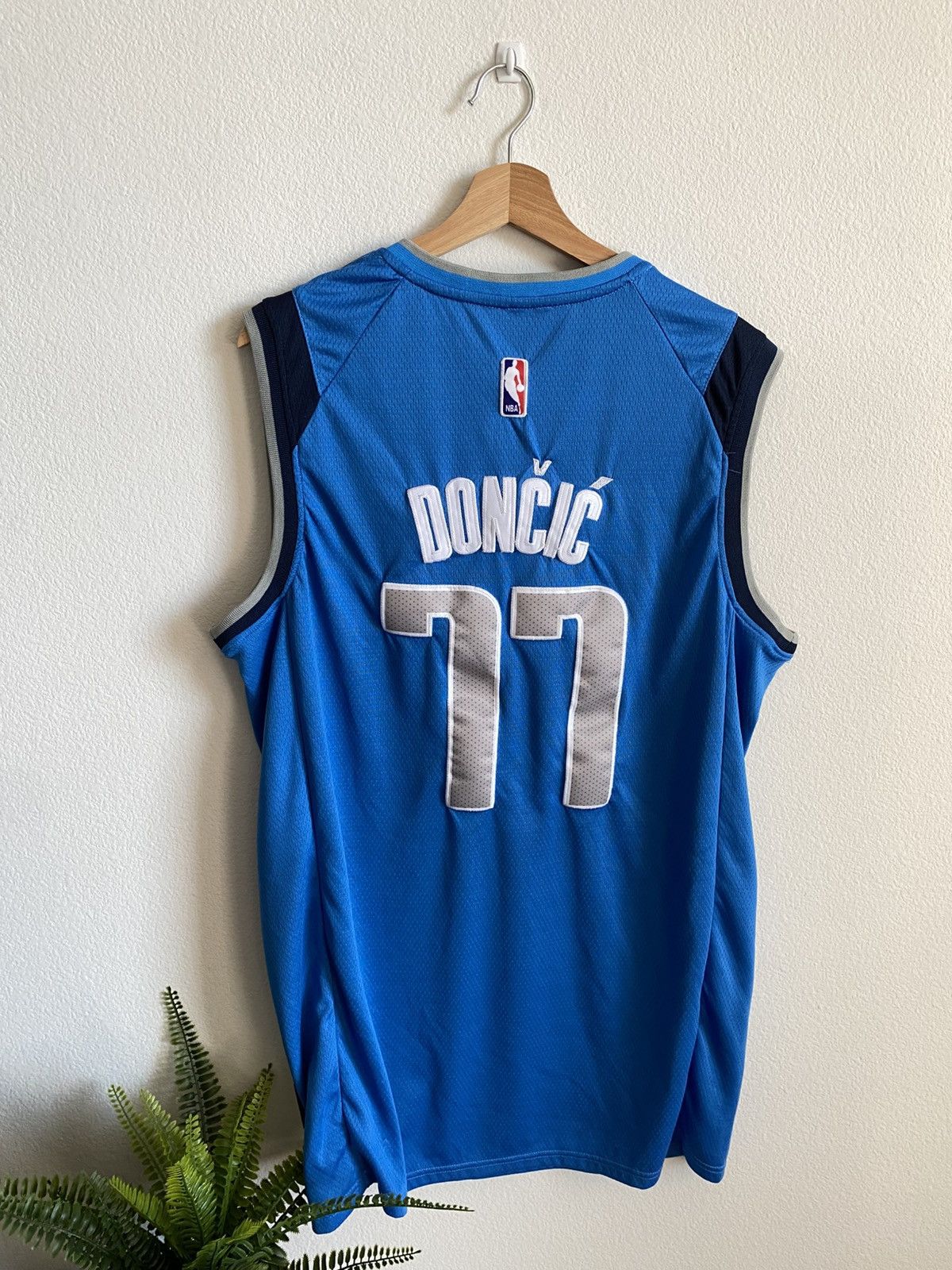 NBA Luka Doncic Dallas Mavericks NBA Jersey Size US XL / EU 56 / 4 - 2 Thumbnail