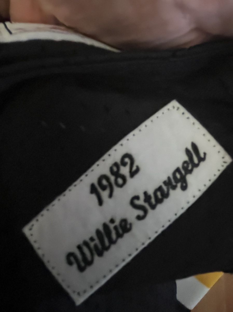 Mitchell & Ness Mitchell & Ness Pirates Stargell 1982 Mesh Batting Jersey L Size US L / EU 52-54 / 3 - 9 Thumbnail