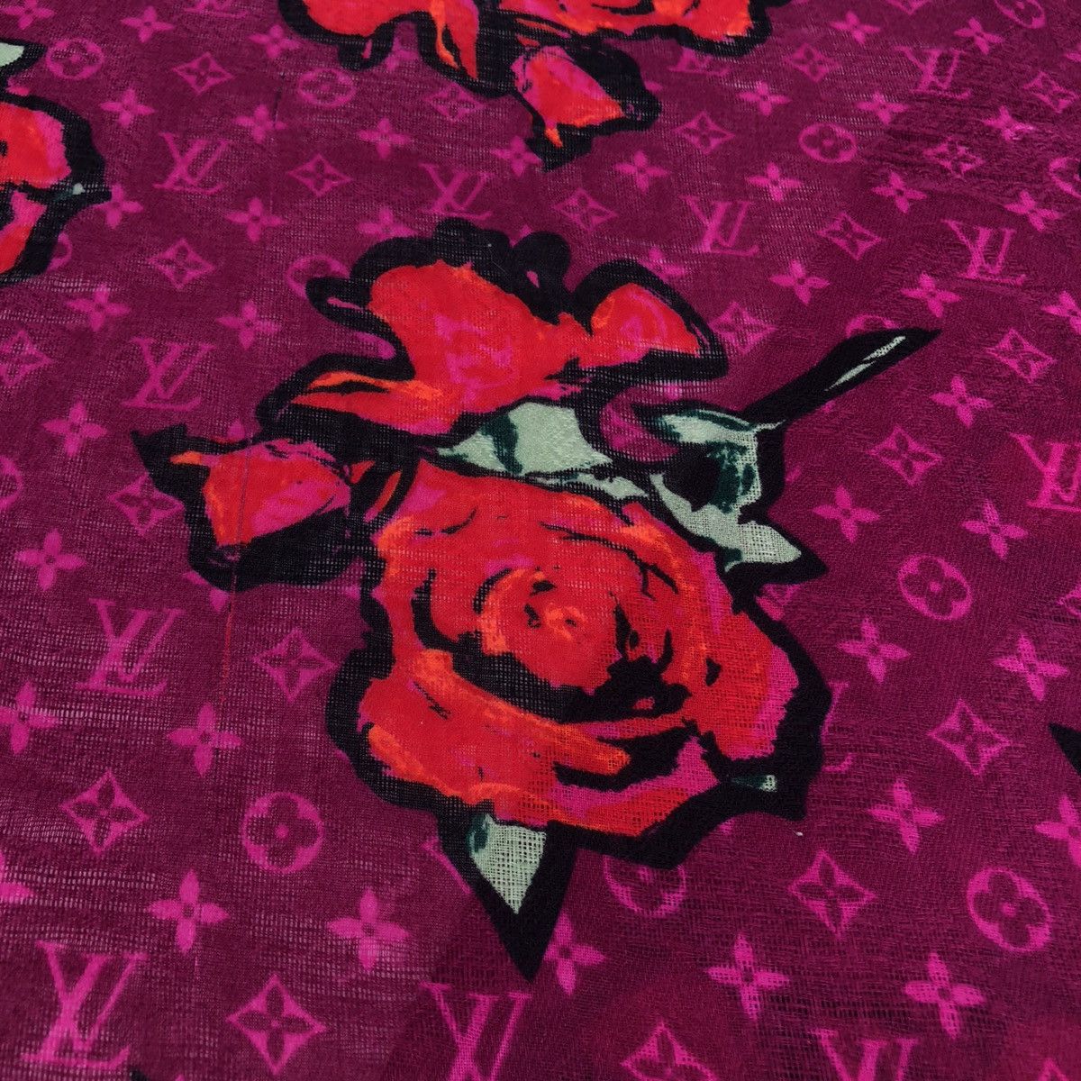 Louis Vuitton Louis Vuitton x Sprouse Wool Roses Graffiti Scarf Size ONE SIZE - 7 Thumbnail