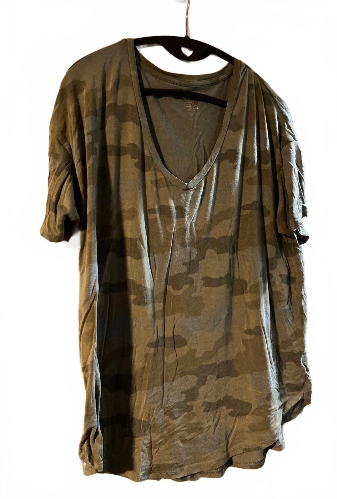 American Eagle Outfitters American Eagle Camo V-Neck Tee - Soft & Sexy Size M / US 6-8 / IT 42-44 - 1 Thumbnail