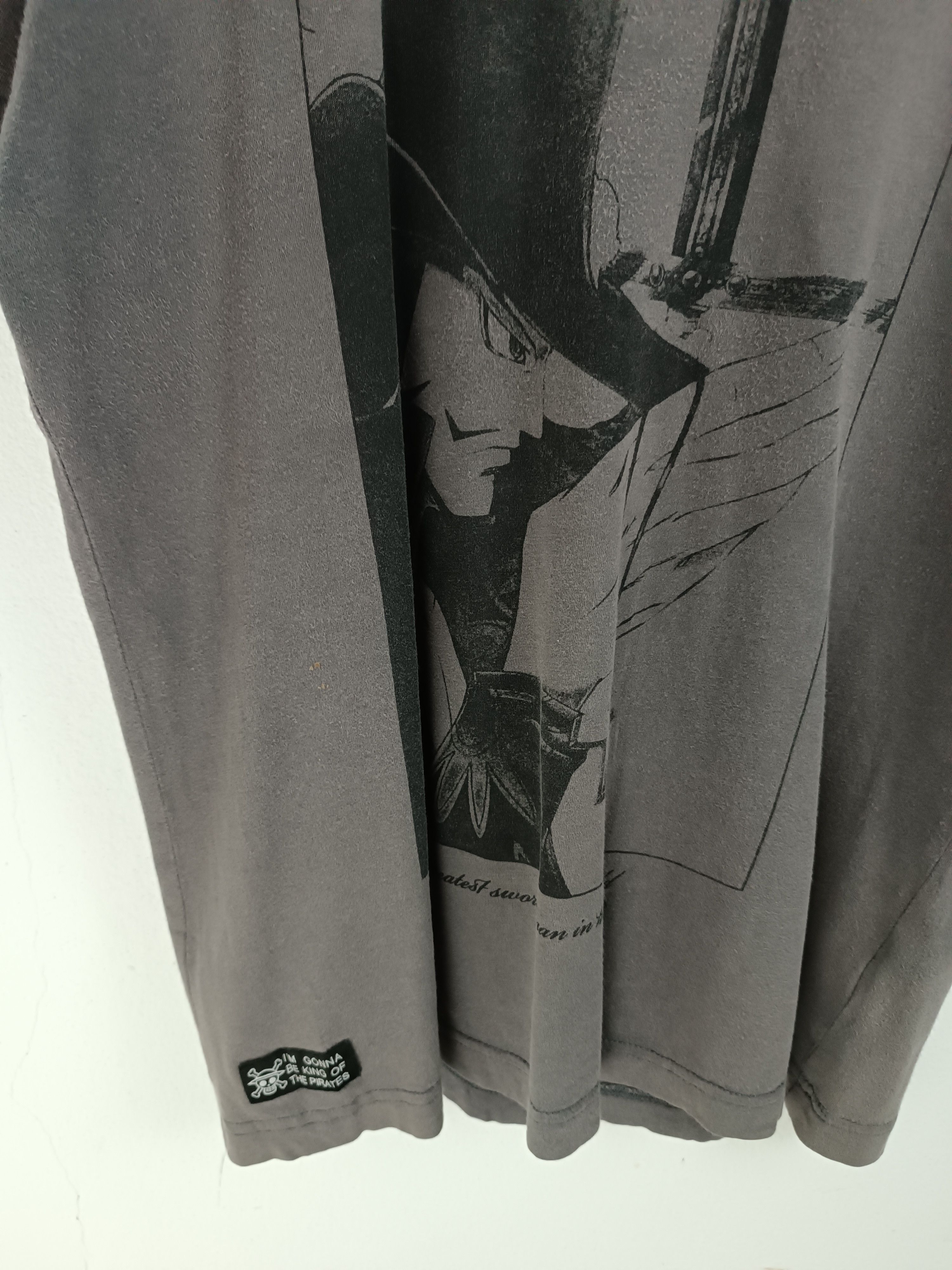Anime VINTAGE ONE PIECE HAWKEYE MIHAWK SWORDSMEN VERY RARE TEE Size US M / EU 48-50 / 2 - 6 Thumbnail