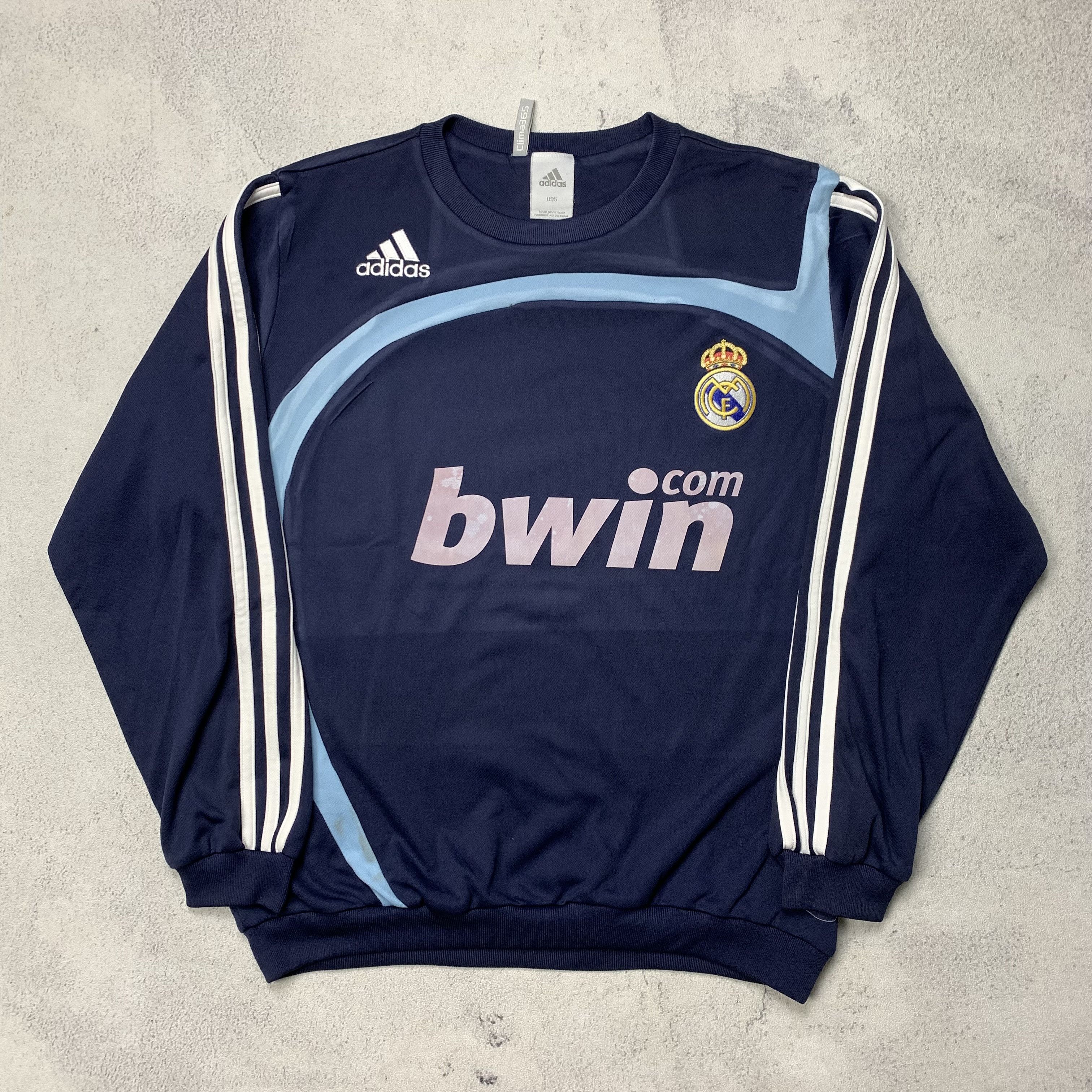 Adidas Vintage Adidas Real Madrid Y2K Sweatshirt Crewneck Size US S / EU 44-46 / 1 - 2 Thumbnail