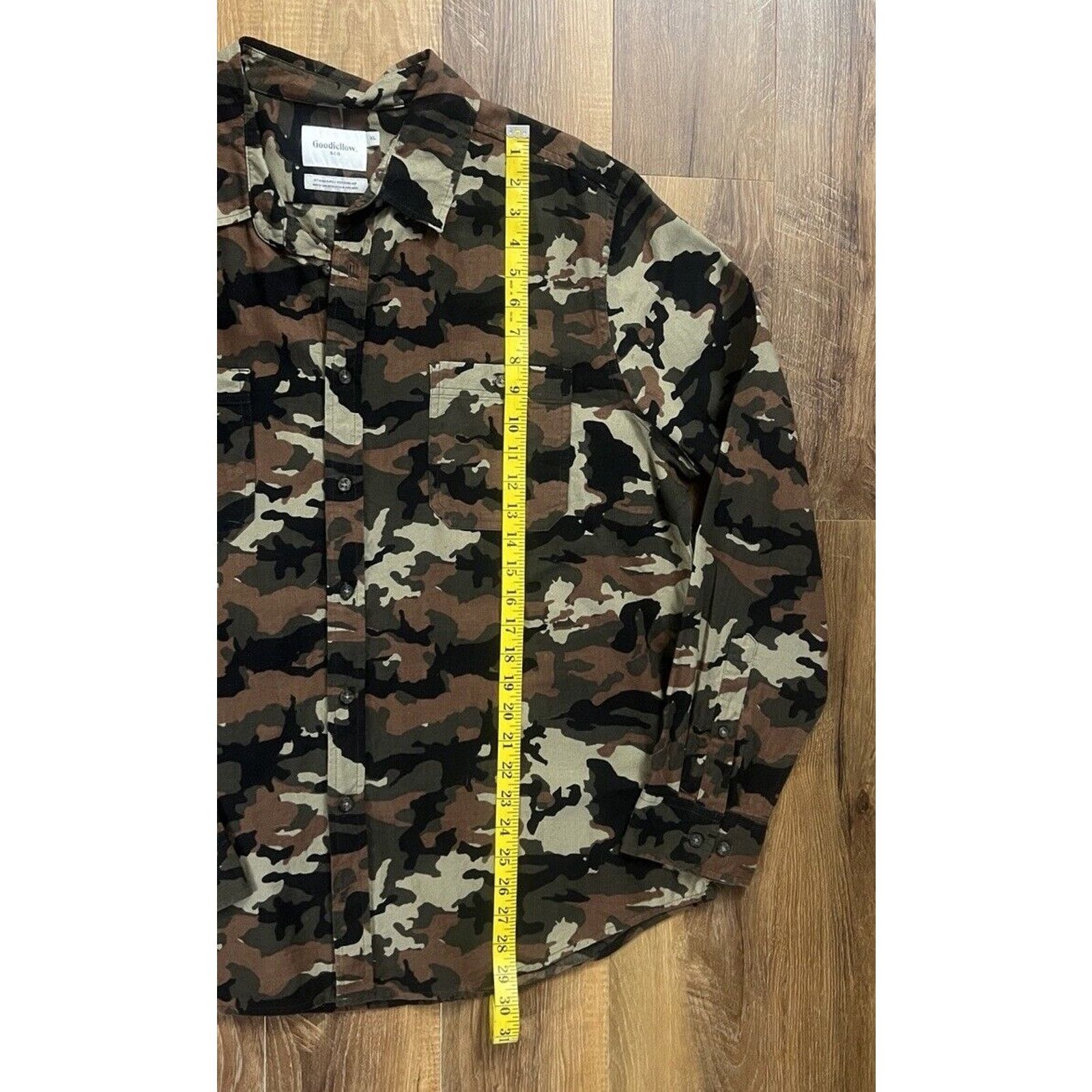 Other GOODFELLOW & CO Men's Green Camo Standard-Fit Button-Up LS Size US XL / EU 56 / 4 - 4 Thumbnail