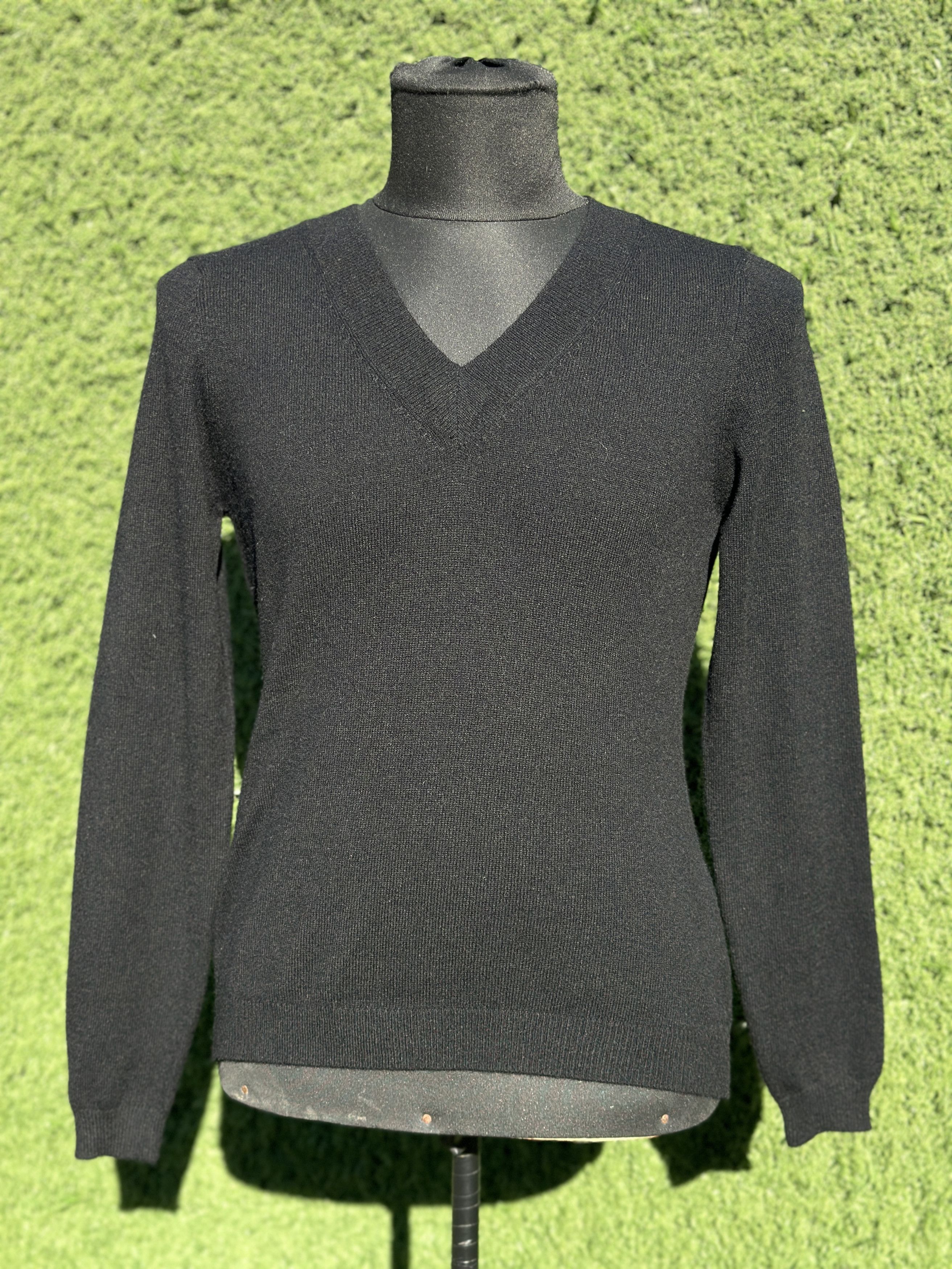 Prada Prada 100% Cashmere Black V-Neck Sweater Knit Size 40 Size S / US 4 / IT 40 - 4 Thumbnail