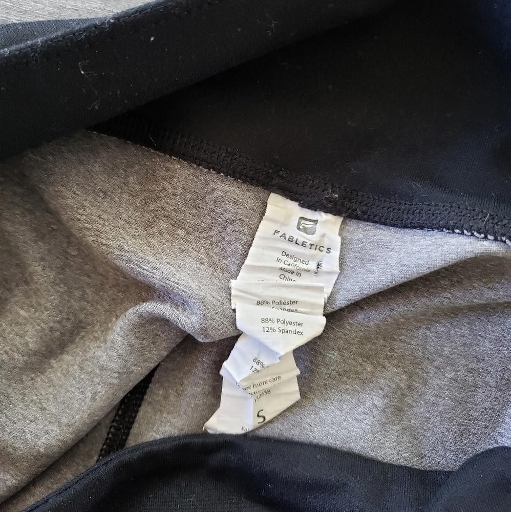 Fabletics Grey Black Camo Fabletics Fitted Athletic Legging Size 28" / US 6 / IT 42 - 3 Thumbnail
