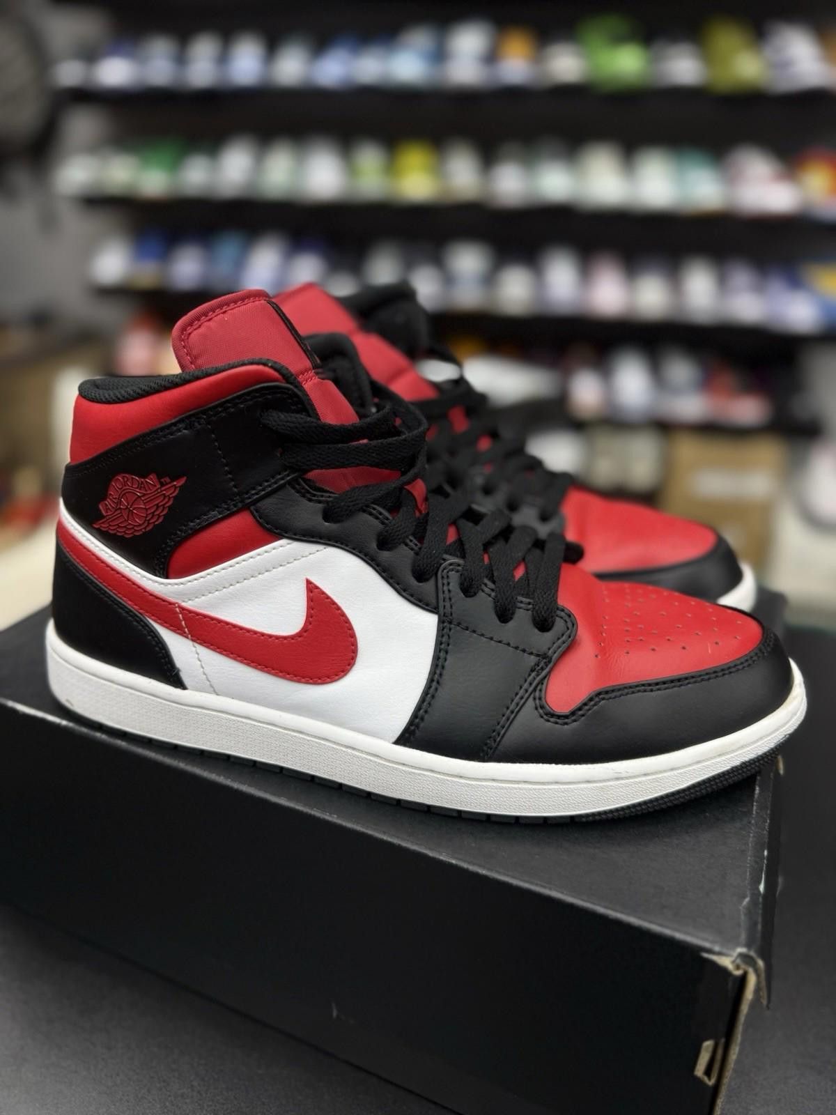 Nike Air Jordan Retro1 Mid Gym Red Mens Black White Red Size 12 Size US 12 / EU 45 - 3 Thumbnail