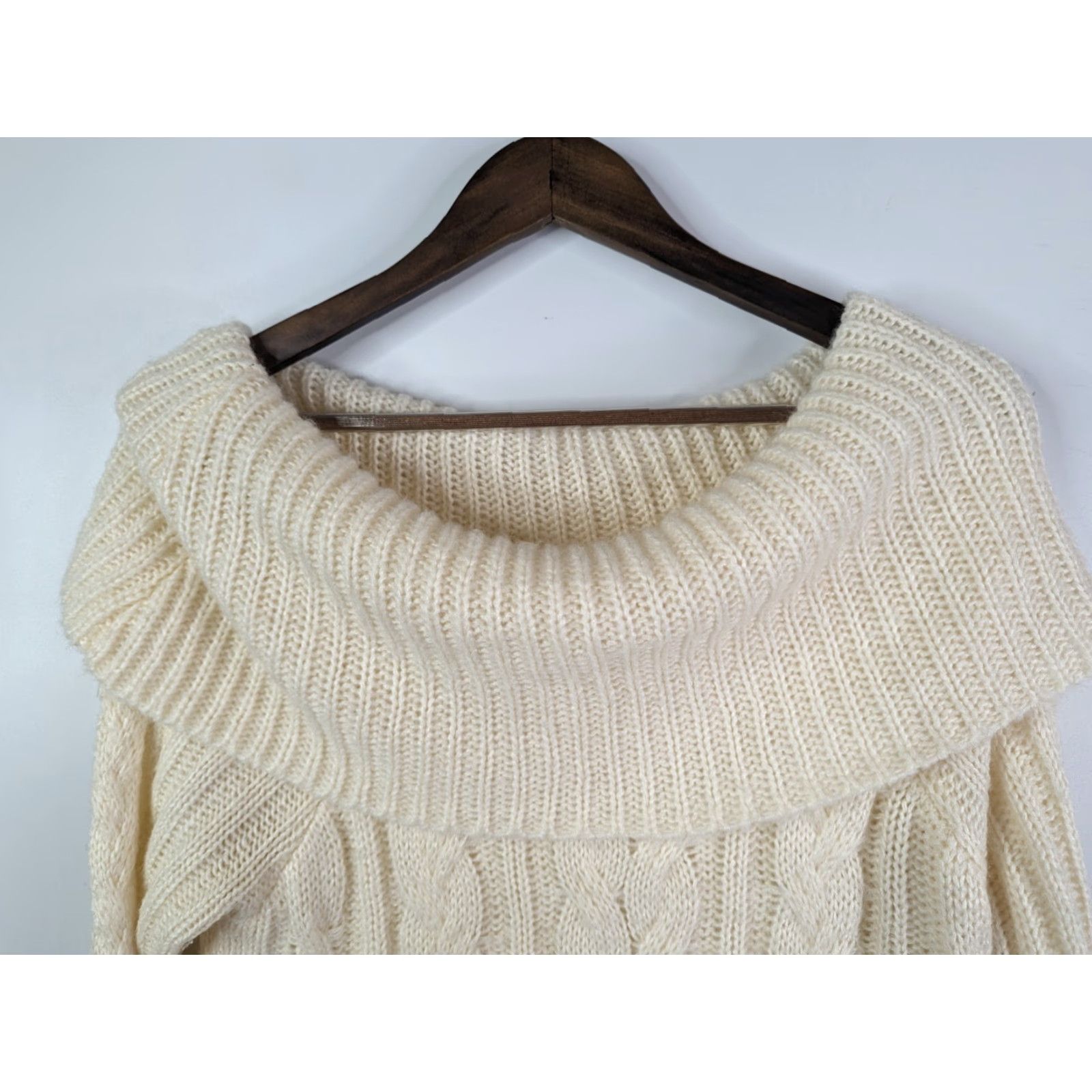 Vintage VINTAGE Knox Rose Cream Cable Knit Off the Shoulder Lace Trim Cowl Women Sweater Large Size L / US 10 / IT 46 - 2 Thumbnail