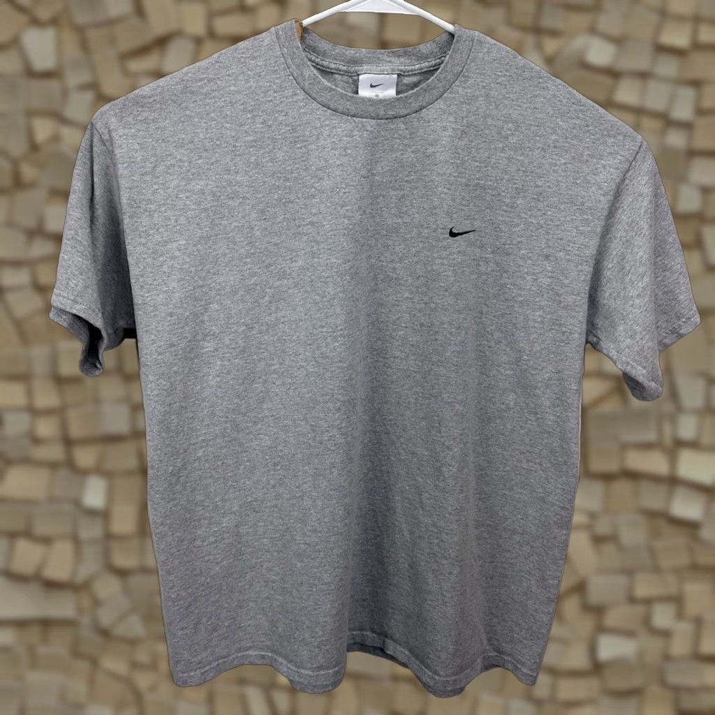 Nike VINTAGE Nike T Shirt Grey XL Short Sleeve Embroidered 90s Sports Mens Size US XL / EU 56 / 4 - 1 Thumbnail