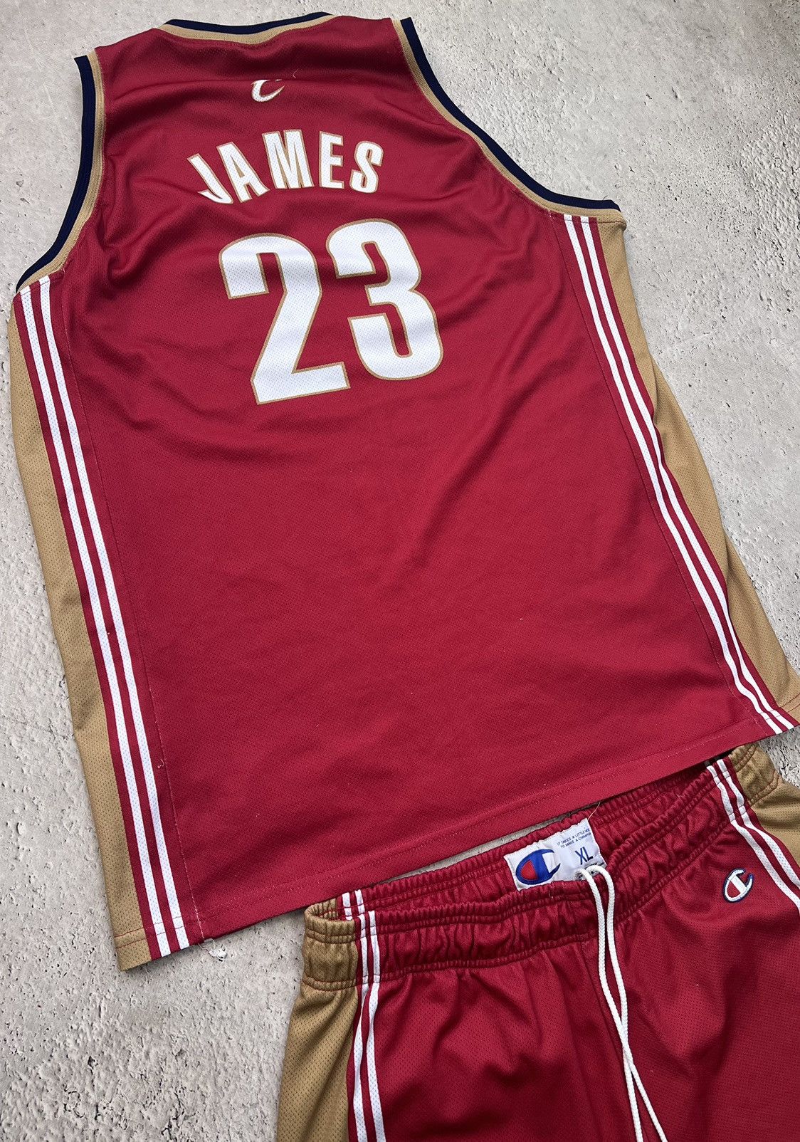 Champion × NBA × Vintage NBA Champion jersey/short Clevland Cavaliers Lebron James Size US XL / EU 56 / 4 - 3 Thumbnail