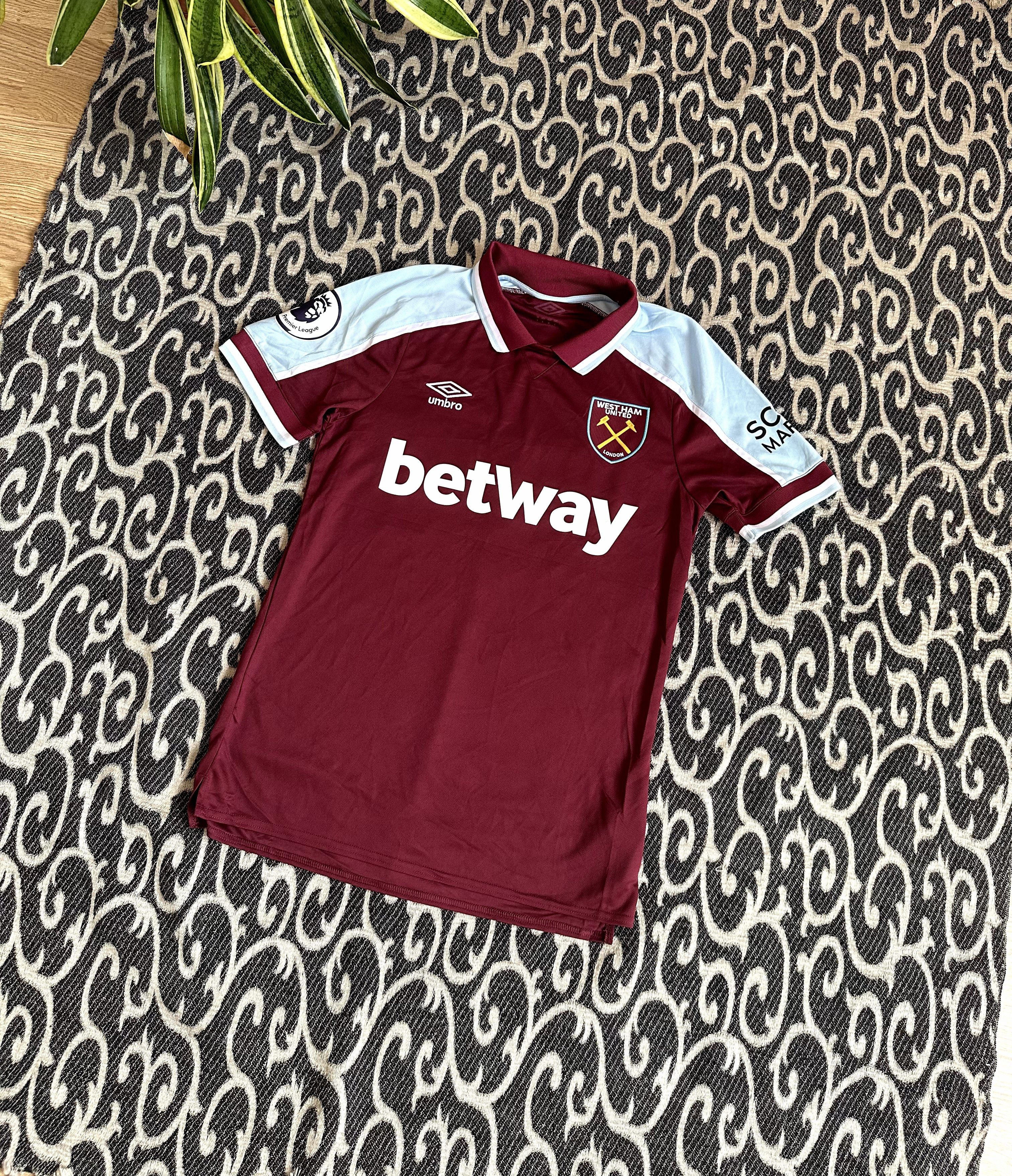 Umbro Umbro West Ham Football Jersey Streetwear Size US S / EU 44-46 / 1 - 2 Thumbnail