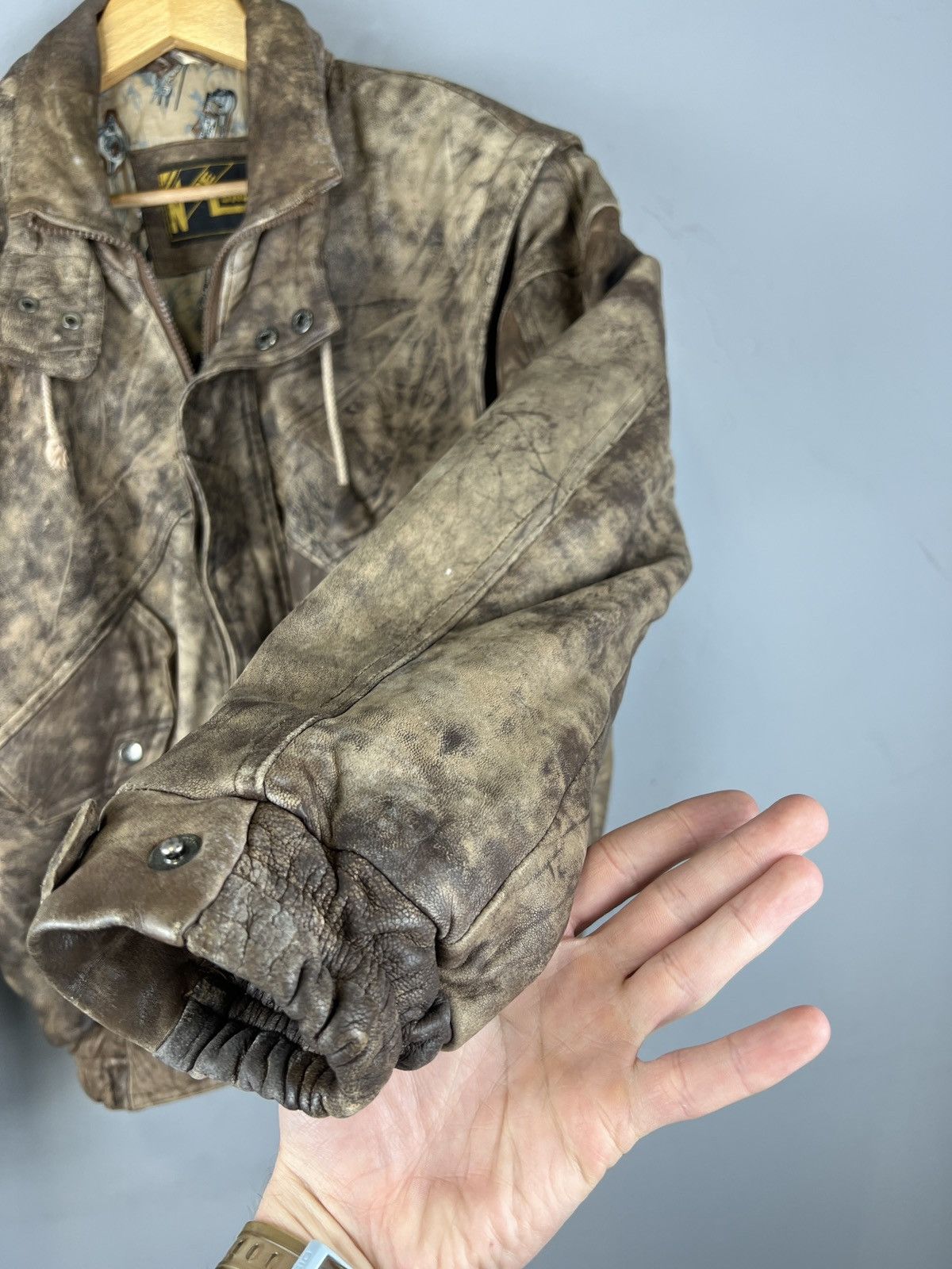 Vintage Vintage Multi pocket Camo Leather Jacket G2 style Size US L / EU 52-54 / 3 - 7 Thumbnail