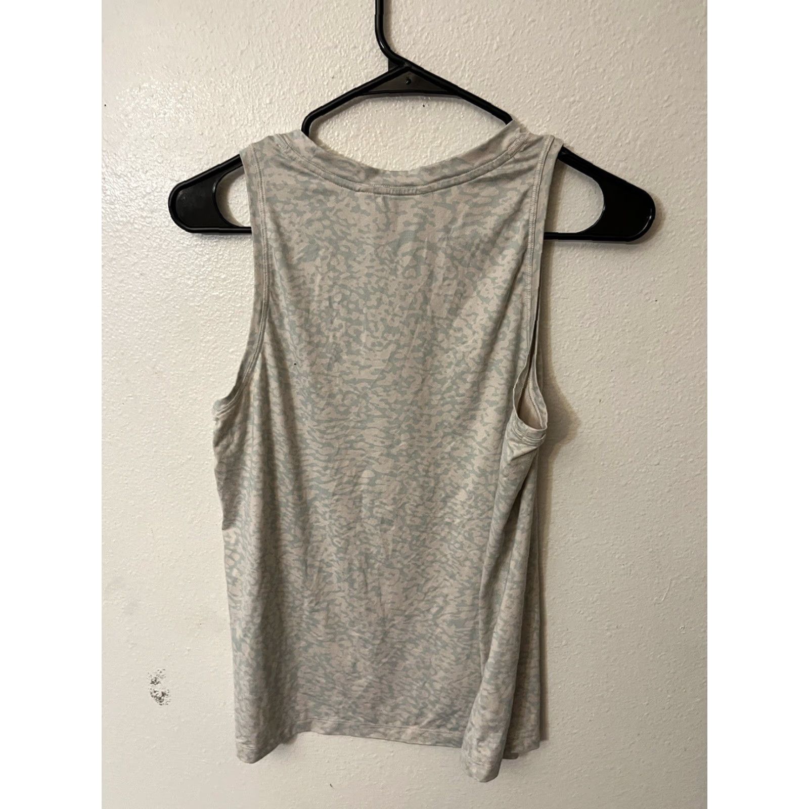 Athleta Athleta Tank Top Womens S Beige Animal Print Sleeveless Yoga Athleisure Travel Size S / US 4 / IT 40 - 3 Thumbnail