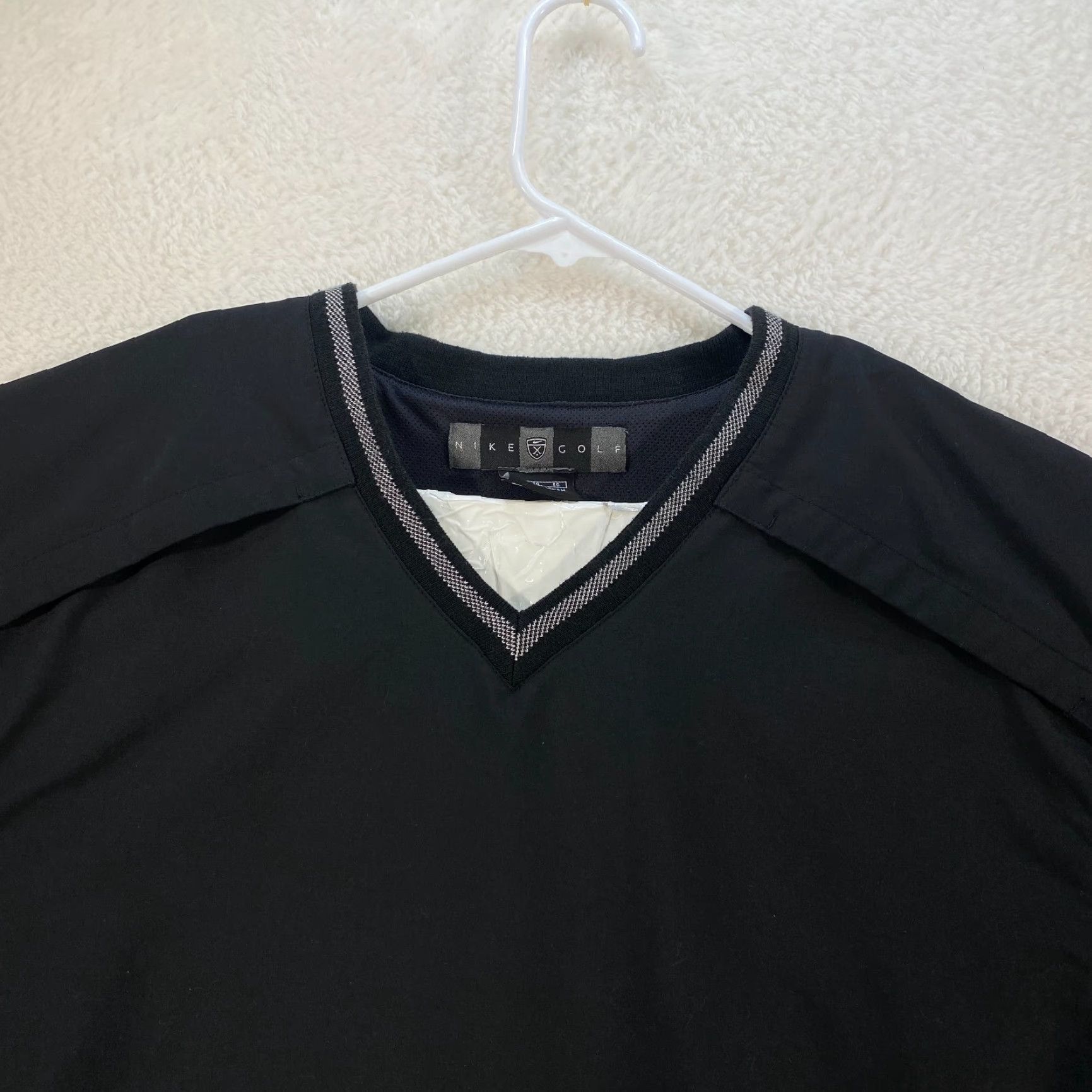Nike VINTAGE Nike Golf Mens XL Black Shirt Windbreaker Pullover Short Sleeve V-Neck Vented Size US XL / EU 56 / 4 - 4 Thumbnail