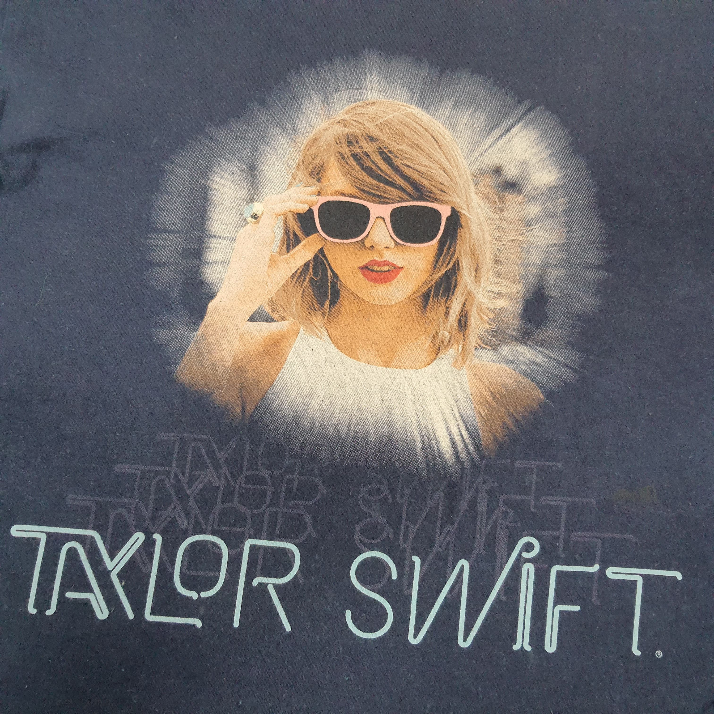 Band Tees Vintage Taylor Swift The 1989 World Tour Tshirt C223N66 Size US M / EU 48-50 / 2 - 2 Thumbnail