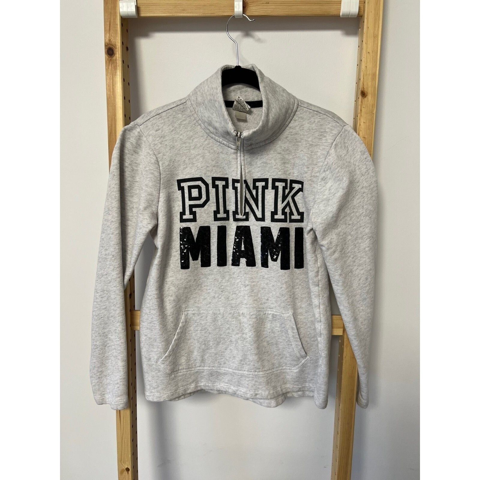 Other Pink Victoria's Secret Miami Sweatshirt Sequin Palm Trees xs Size XS / US 0-2 / IT 36-38 - 1 Thumbnail