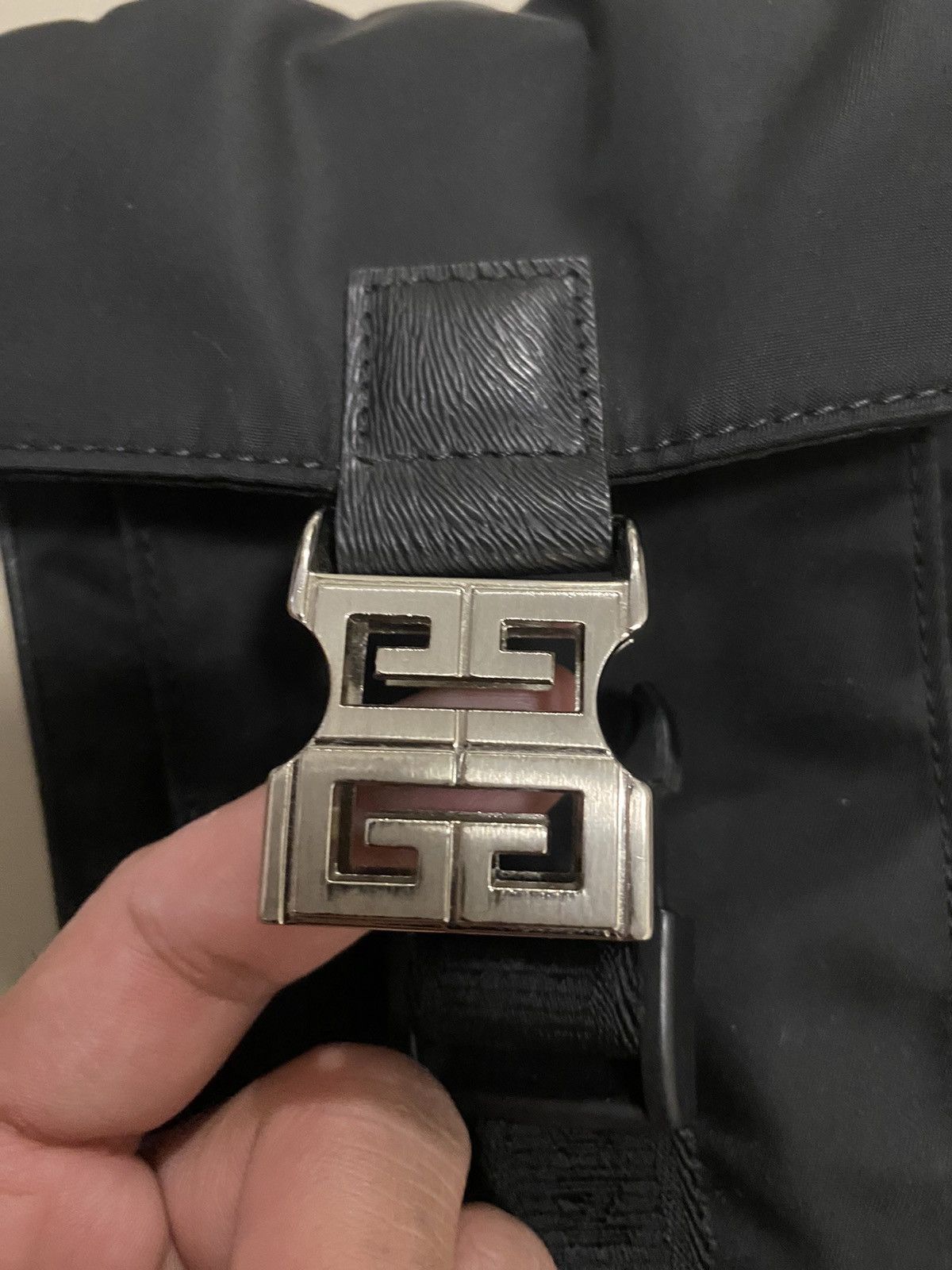 Givenchy Givenchy 4G Pouch On Strap With Tags Like New In Black Size ONE SIZE - 3 Thumbnail