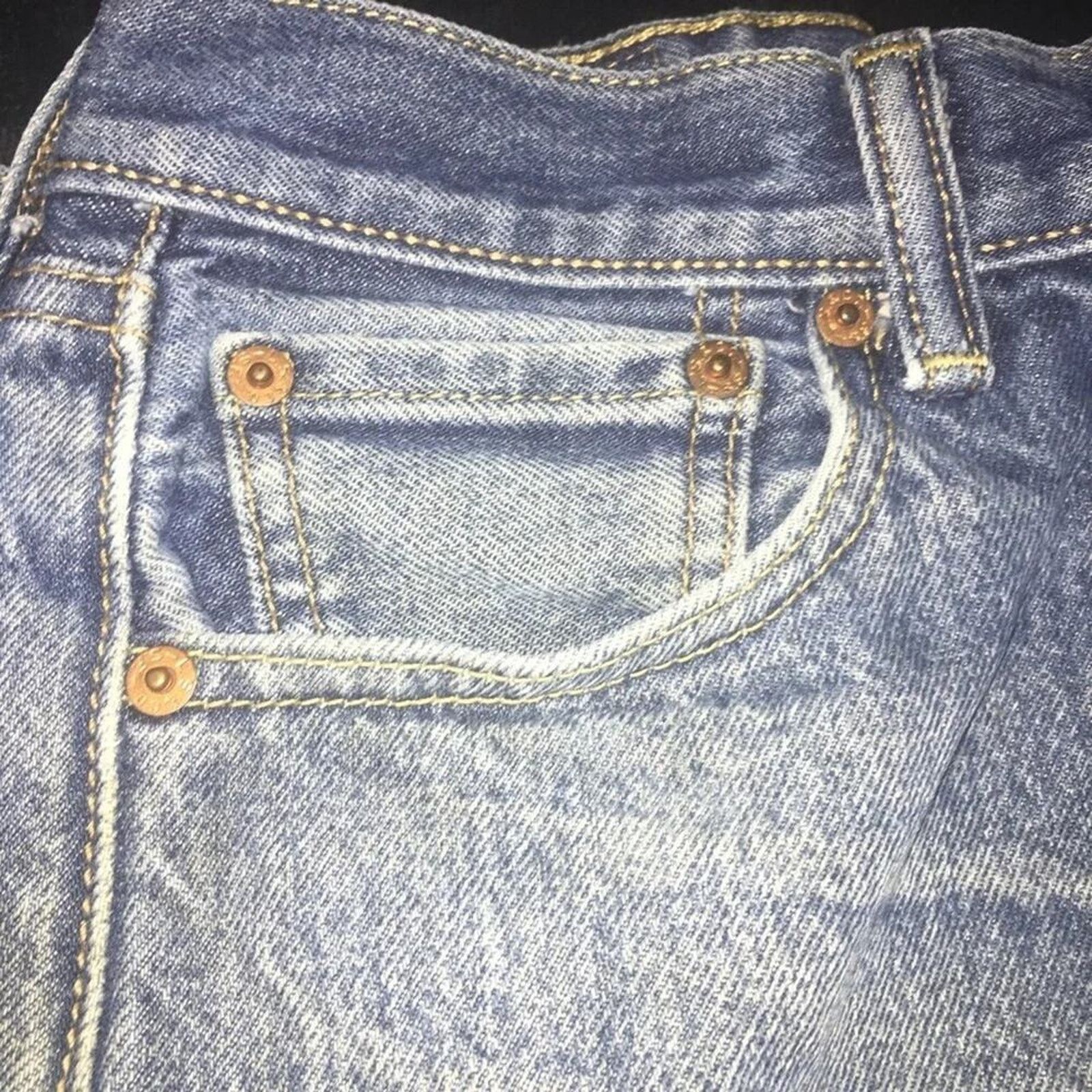 Levi's Levis 501 light wash button fly Jeans, size 31 Size US 31 - 2 Thumbnail