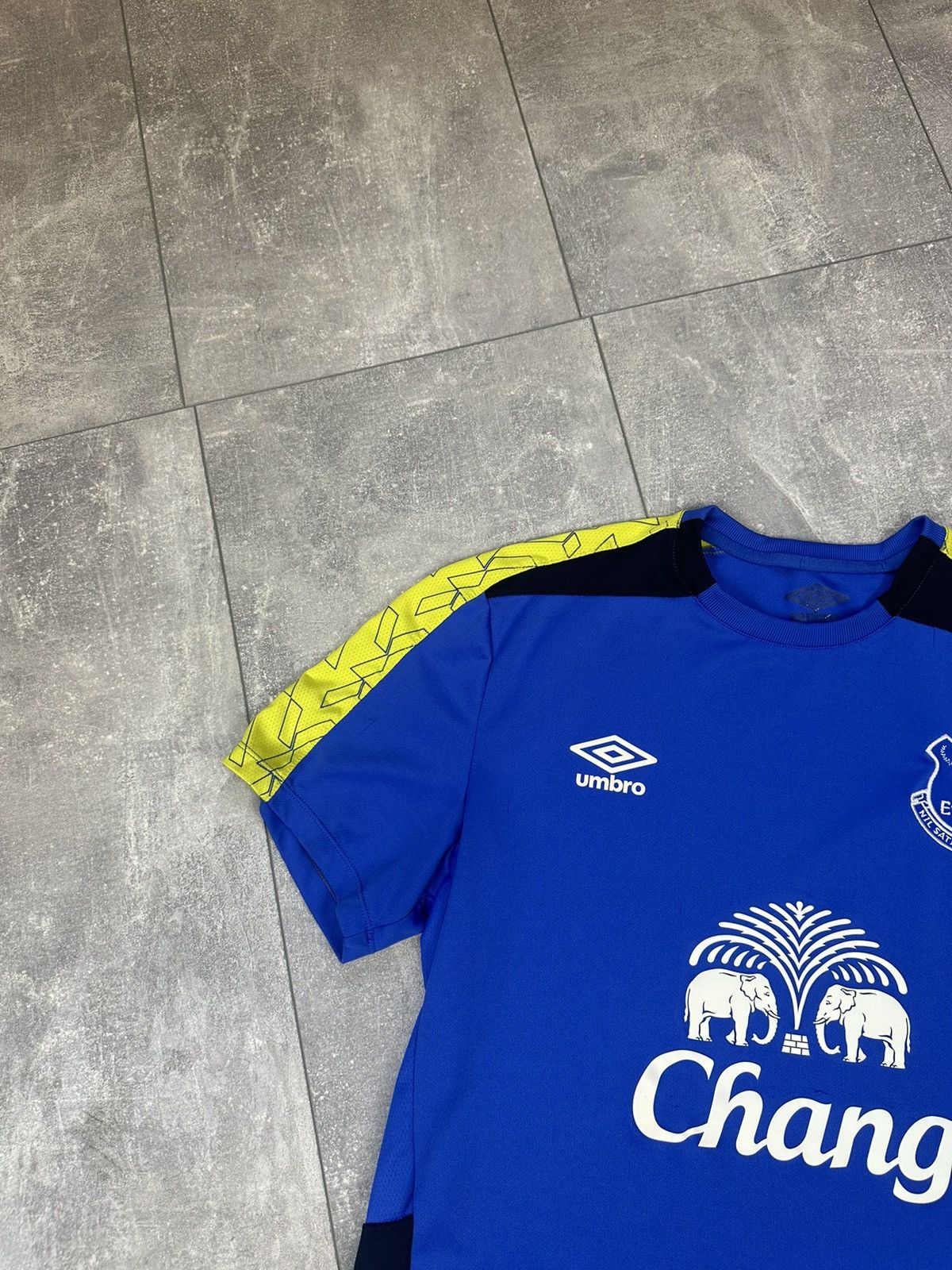 Umbro Men’s Umbro Everton home soccer jersey Size US M / EU 48-50 / 2 - 8 Thumbnail