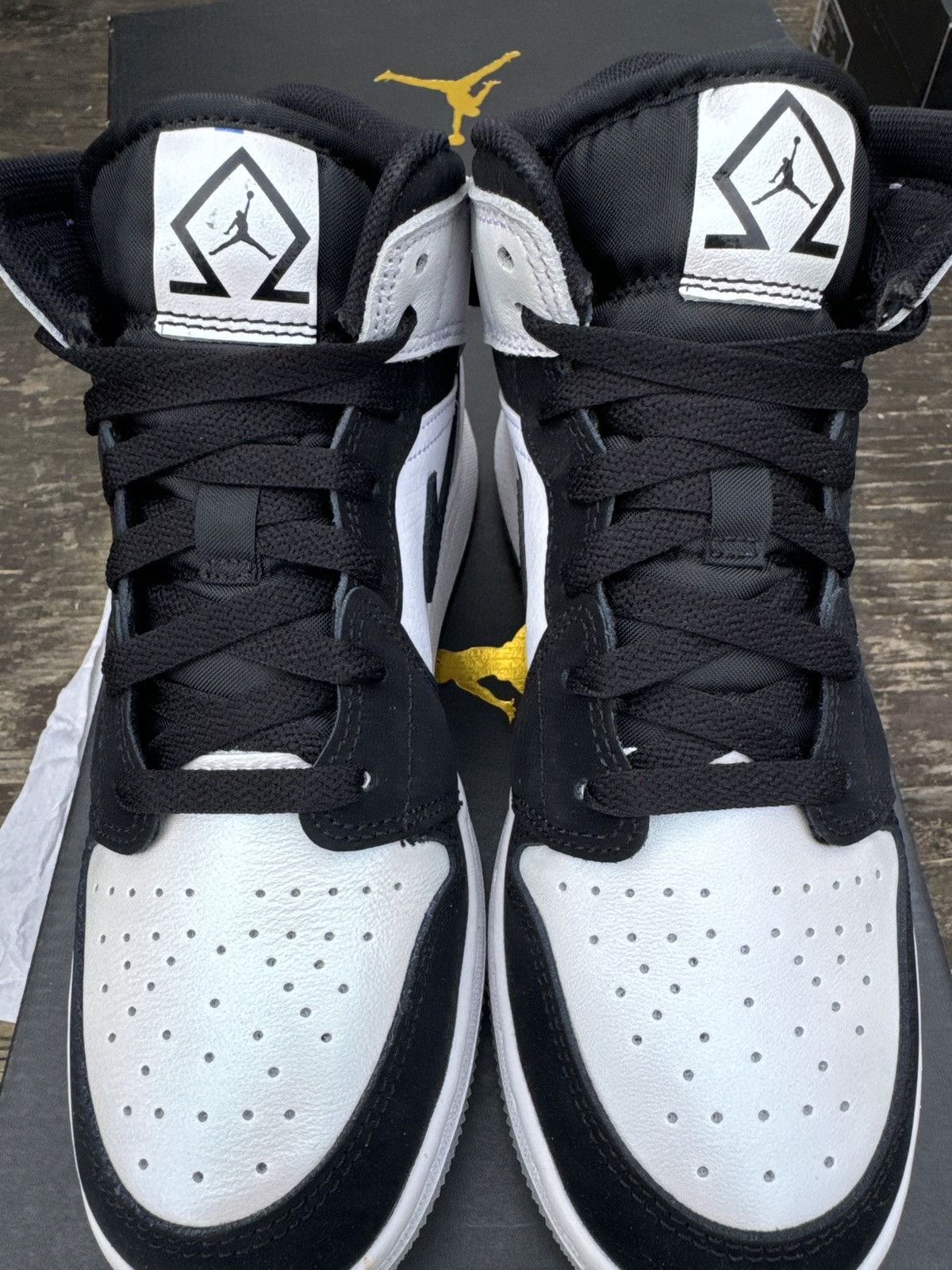 Jordan Brand Jordan 1 Mid Diamond Shorts (Gs) Size US 5.5 / EU 38 - 6 Thumbnail