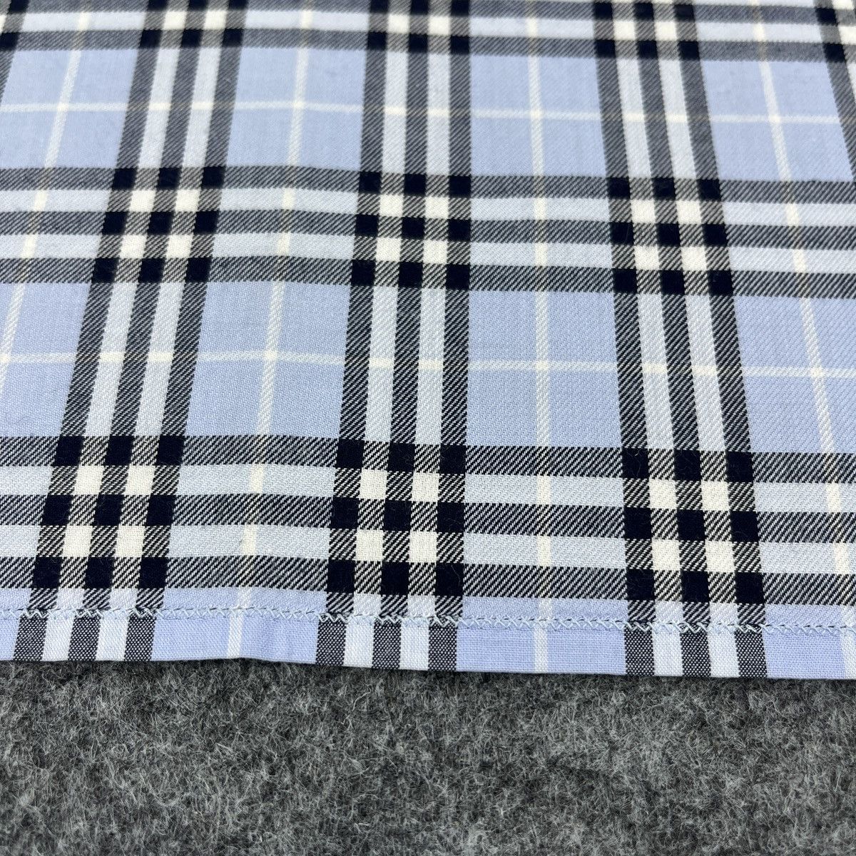 Burberry Burberry Handkerchief / Neckerchief / Headscarf B1664 Size ONE SIZE - 5 Thumbnail