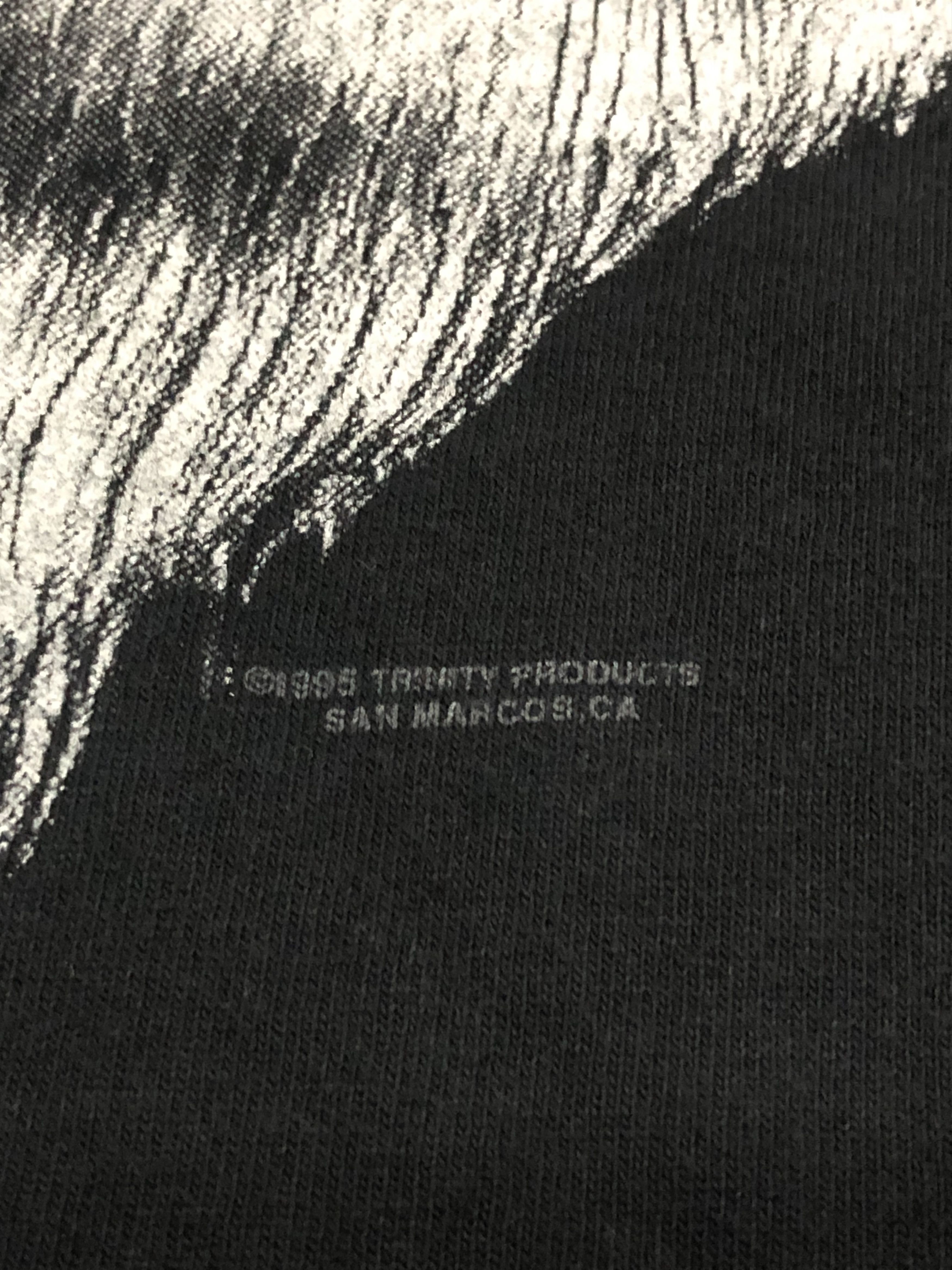 Arts & Science Vintage 1995 Universal Studios Wolf Trinity Product USA Tee Size US L / EU 52-54 / 3 - 3 Thumbnail