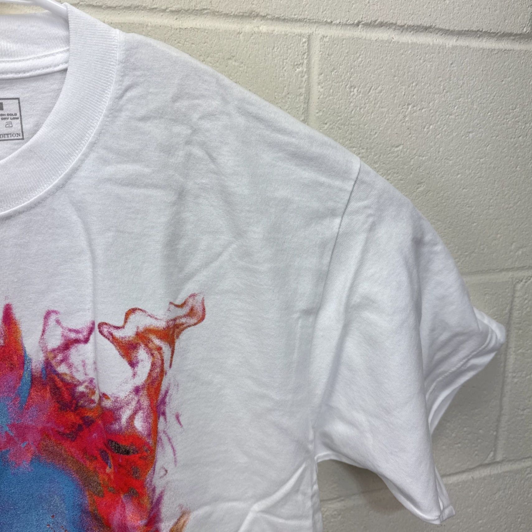 VLONE T-Shirt WHITE Blue Red Flame Skull Limited Edition L Unisex Adults Crew Neck Short Sleeve Graphic Print Cotton Regular Fit Vintage? No.