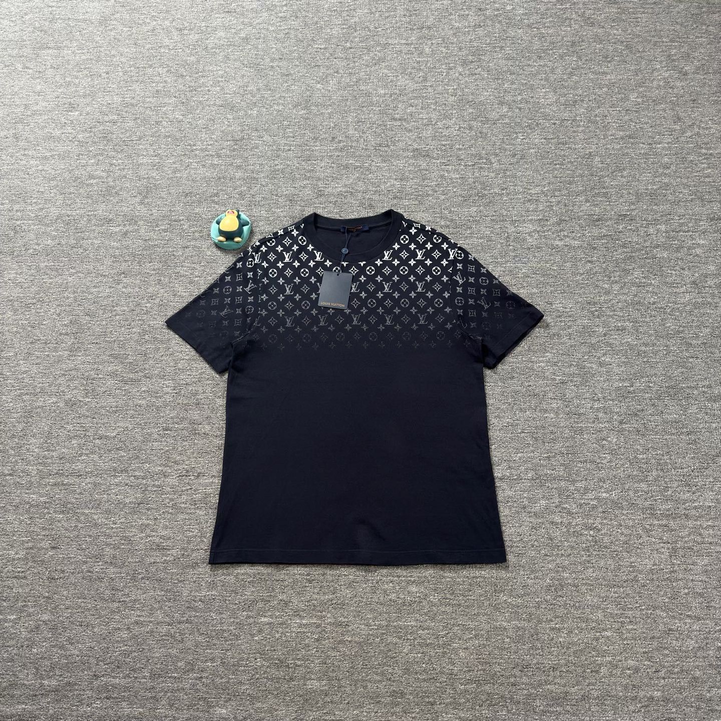 Louis Vuitton LV 2024 Navy Gradient Print Short-Sleeve Size US XL / EU 56 / 4 - 1 Thumbnail