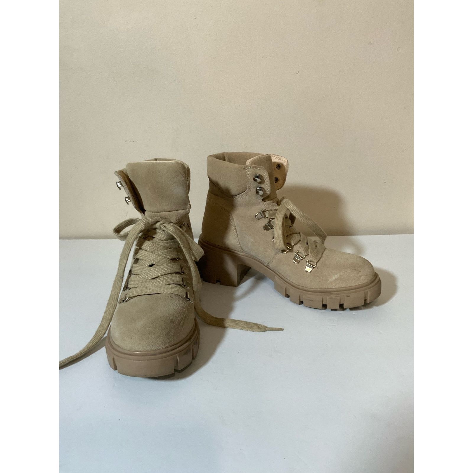 Steve Madden Steve Madden Suede Hint Lace Up Platform Bootie Size 6M USED Size US 6 / IT 36 - 1 Thumbnail