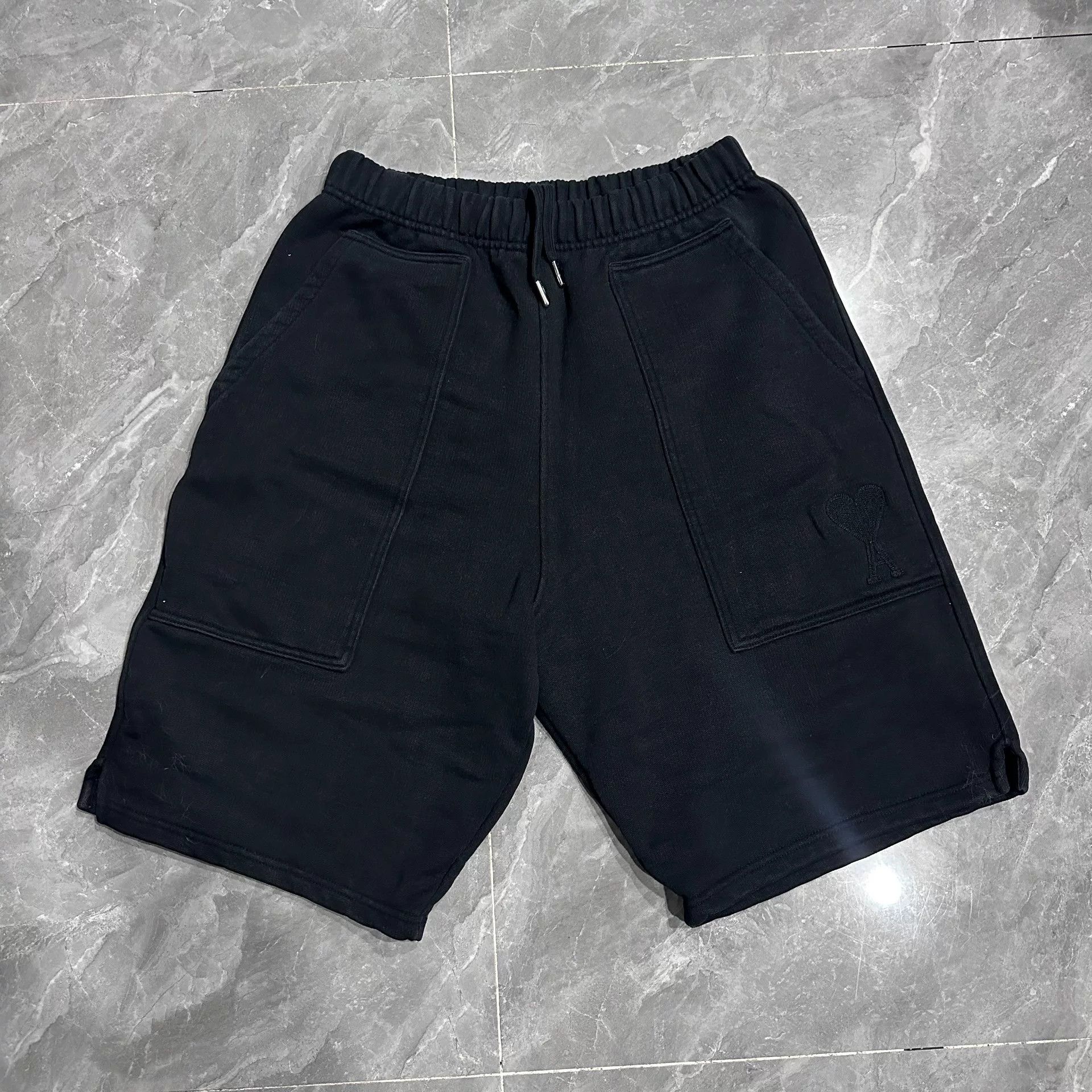 AMI AMI PARIS Black Heart Embroidered Shorts Size US 28 / EU 44 - 1 Thumbnail
