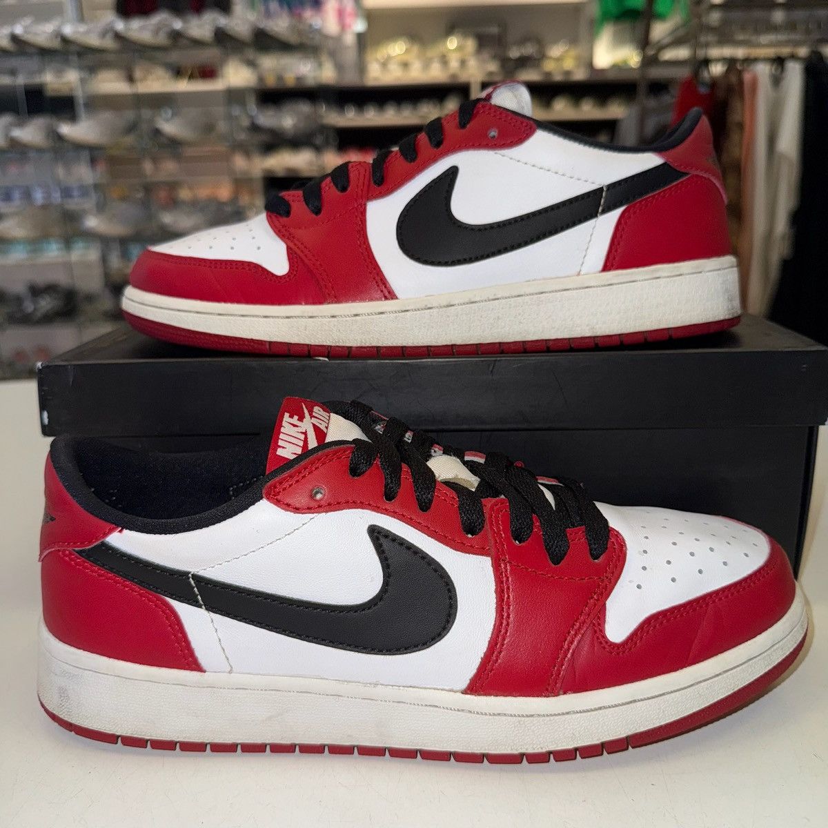 Jordan Brand Size 7Y (8.5W)-Nike Air Jordan 1 Chicago Low 2016 709999-600 Size US 8.5 / IT 38.5 - 1 Thumbnail