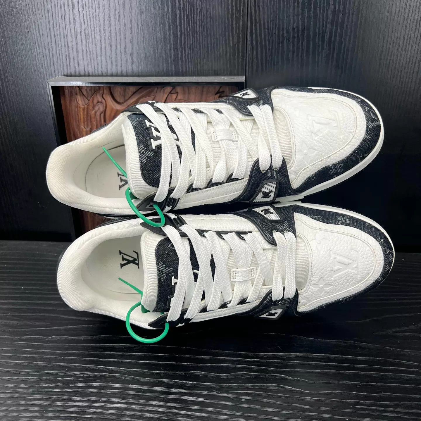 Louis Vuitton LV Trainer 9.5/43.5 Black White Denim Mint Size US 10.5 / EU 43-44 - 2 Thumbnail