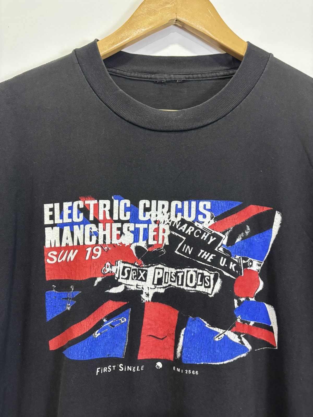 Band Tees × Vintage Vintage Sex Pistols Electric Circus Manchester Tshirt Size US XL / EU 56 / 4 - 2 Thumbnail