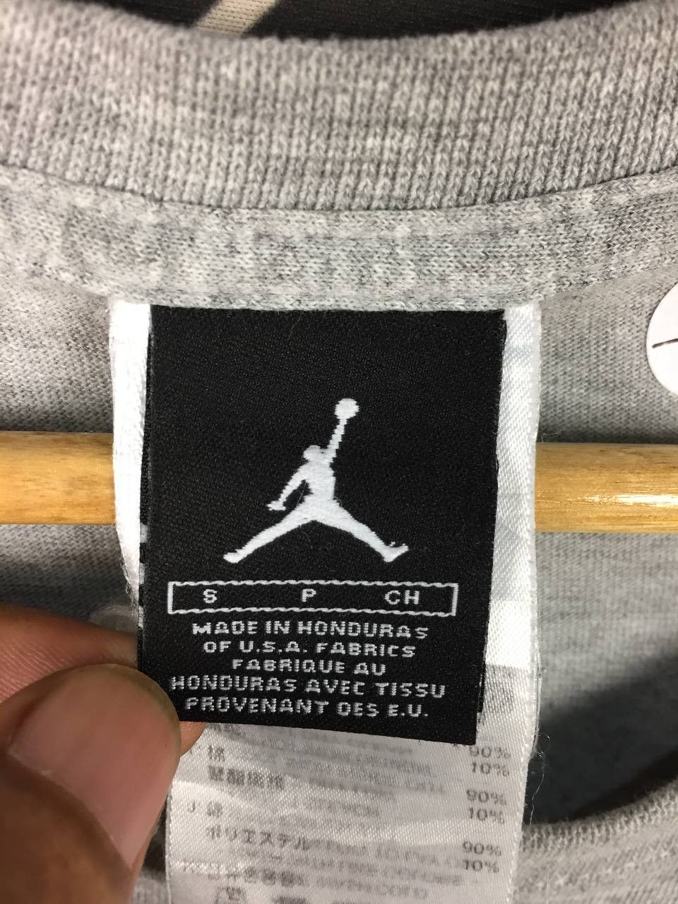 Nike Vtg Nike Air Jordan Jumpman Frozen Sneaker Graphic Tee Size US S / EU 44-46 / 1 - 8 Thumbnail