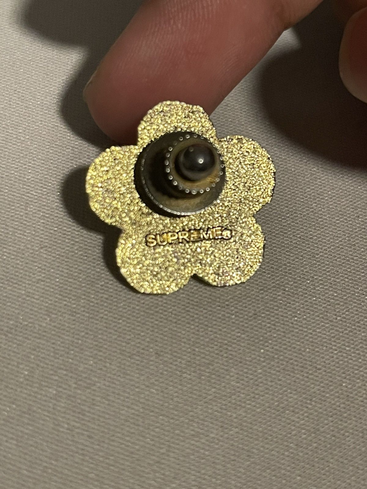 Supreme Supreme flower pin Size ONE SIZE - 2 Thumbnail